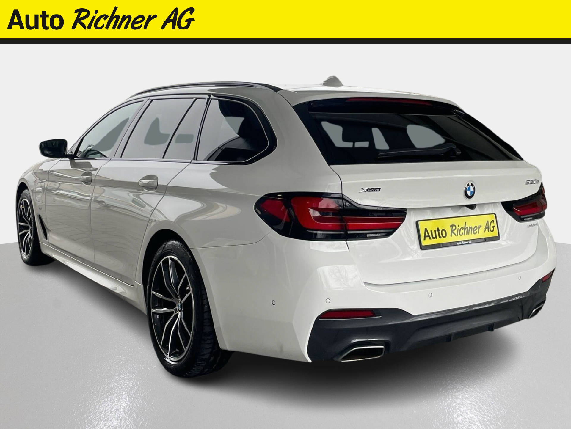 BMW 530e xDrive SAG Touring-image-4