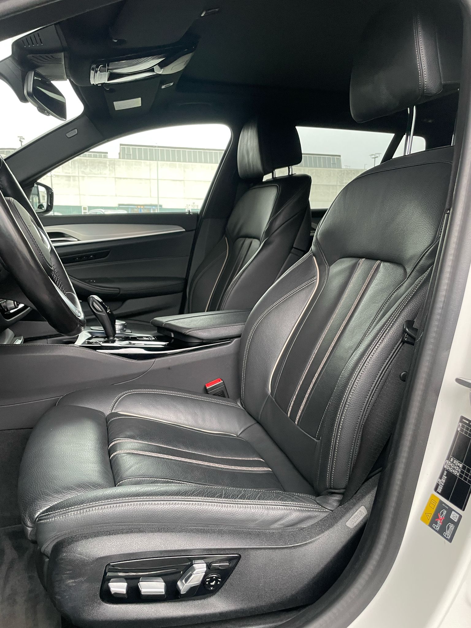 BMW 530e xDrive SAG Touring-image-5