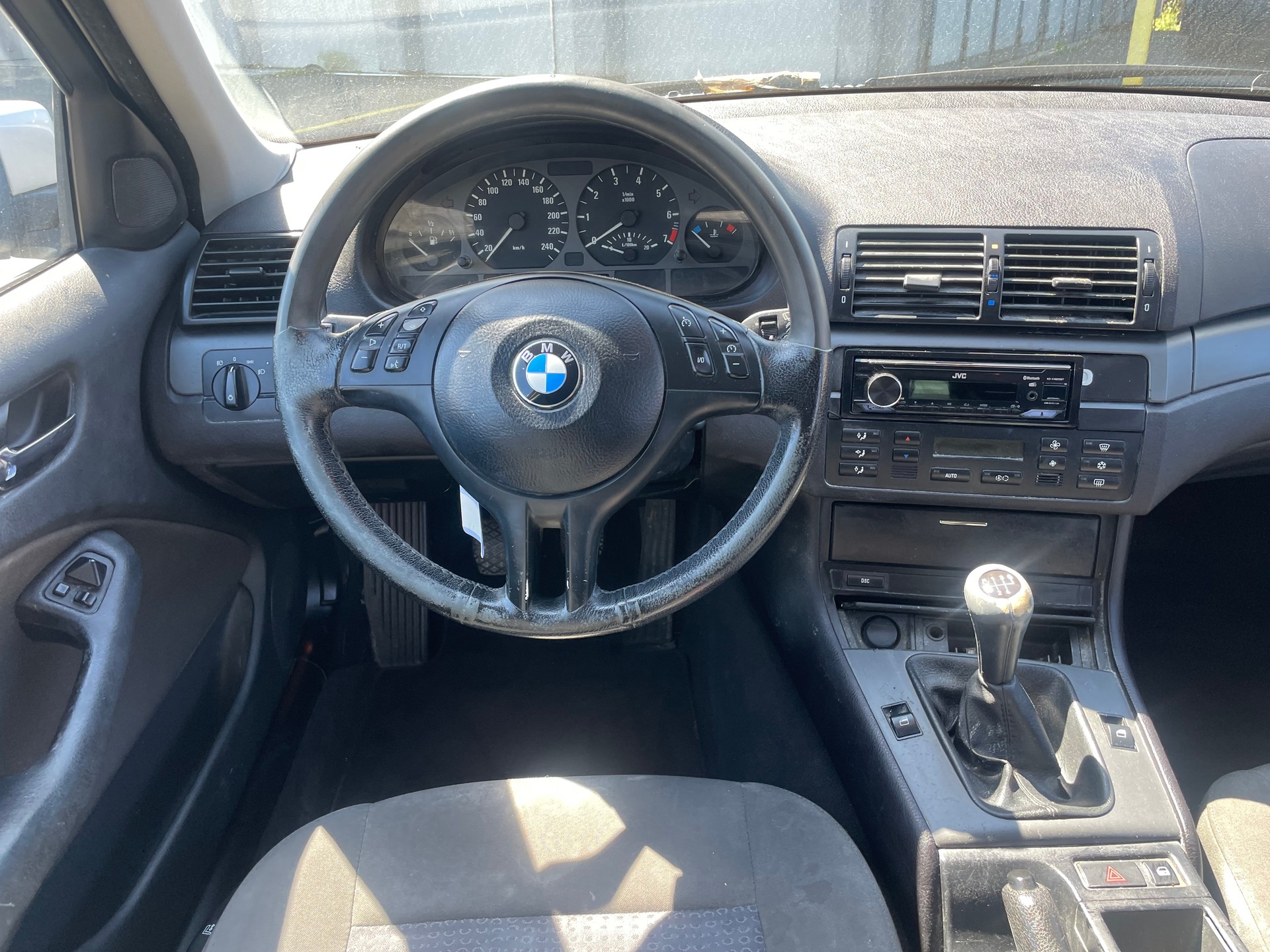 BMW 318i Touring-image-9