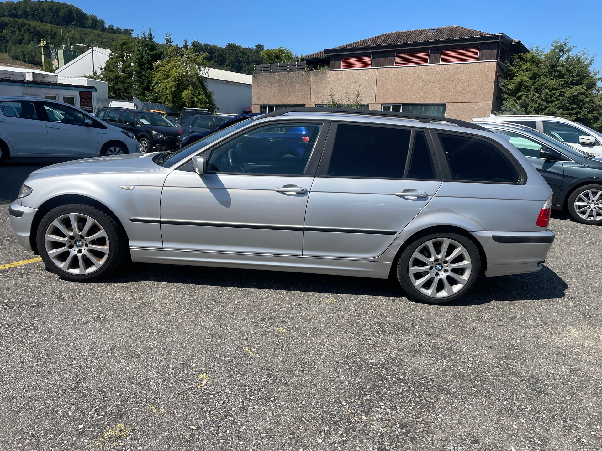 BMW 318i Touring-image-3