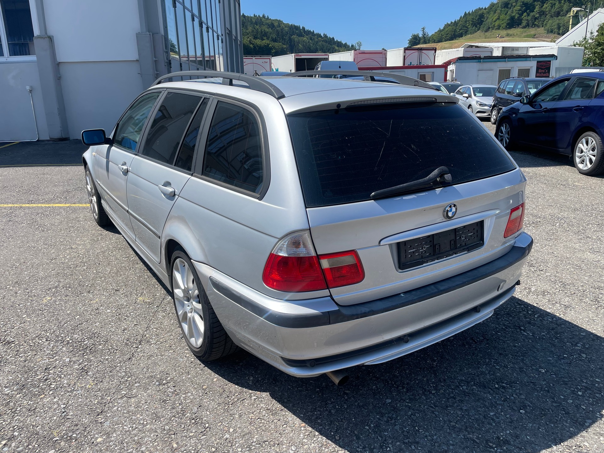 BMW 318i Touring-image-4