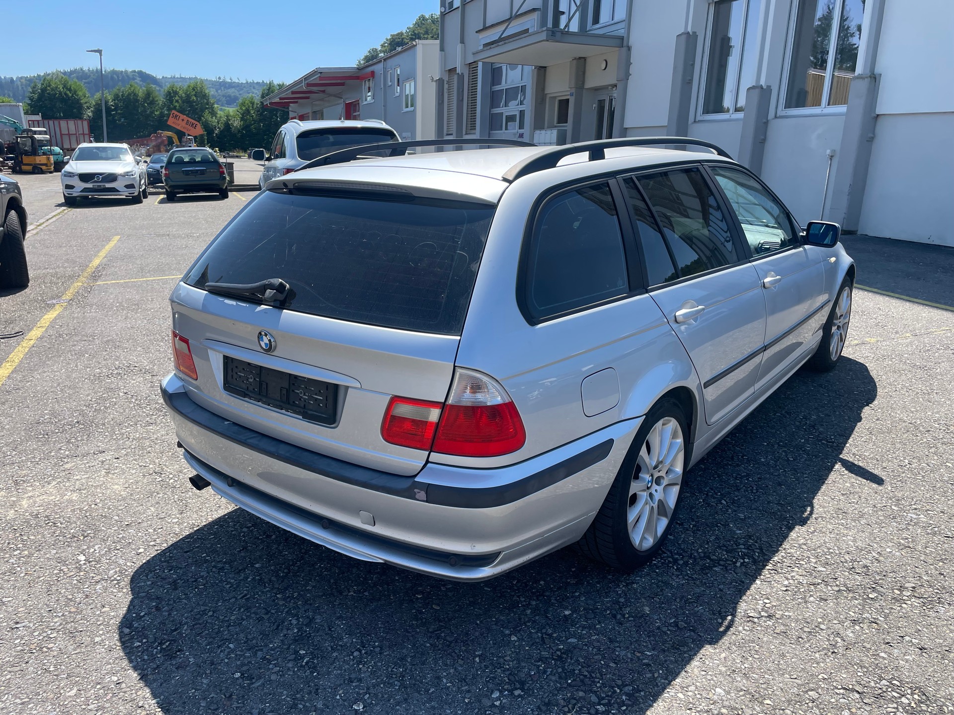 BMW 318i Touring-image-6