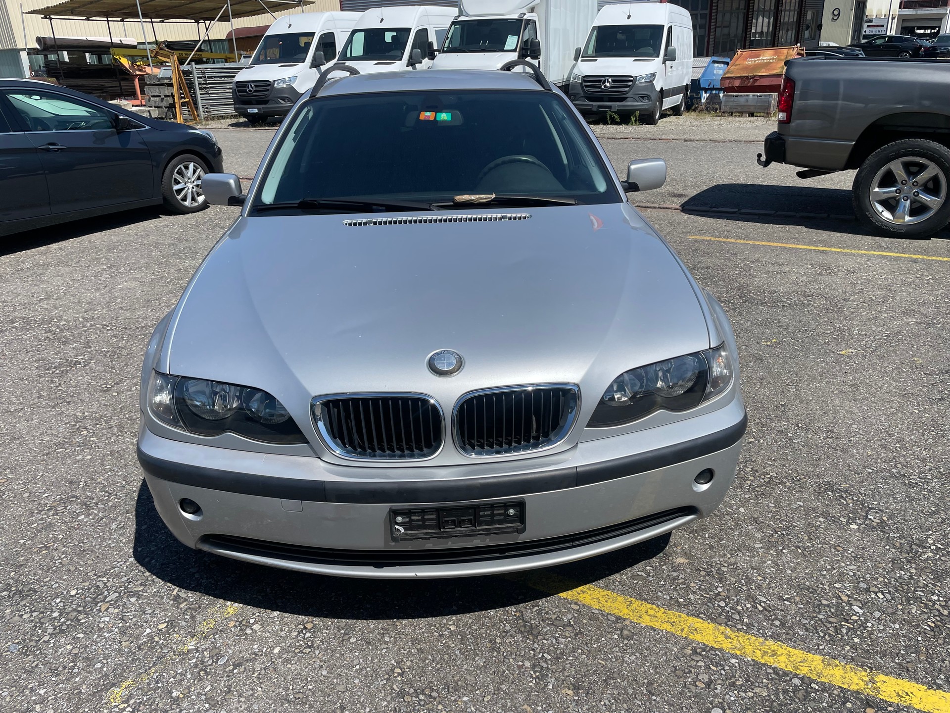 BMW 318i Touring-image-1