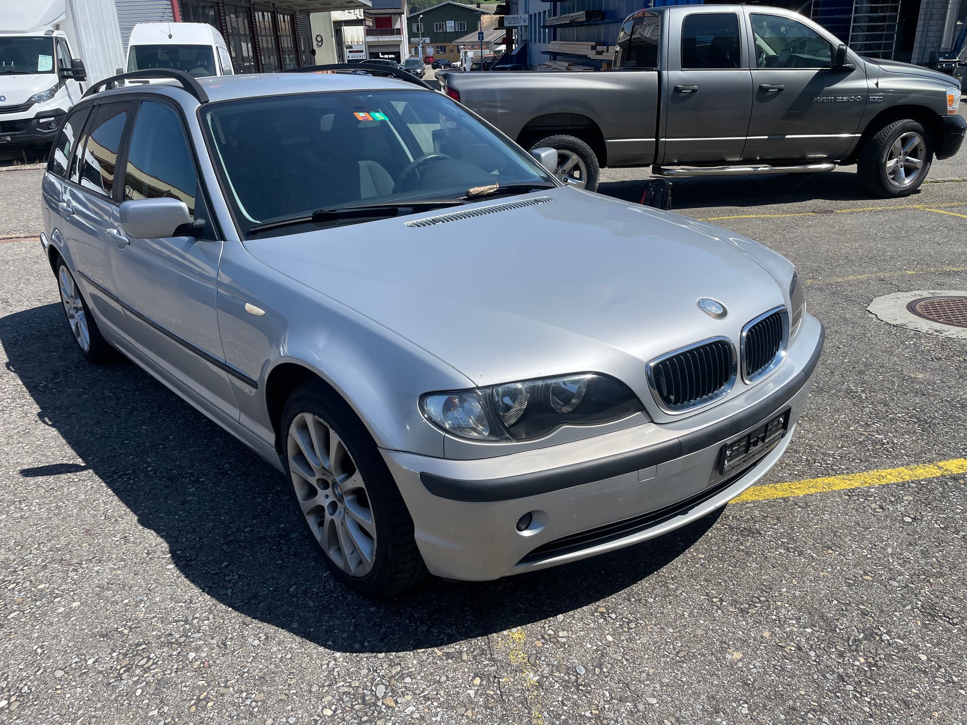 BMW 318i Touring-image-2