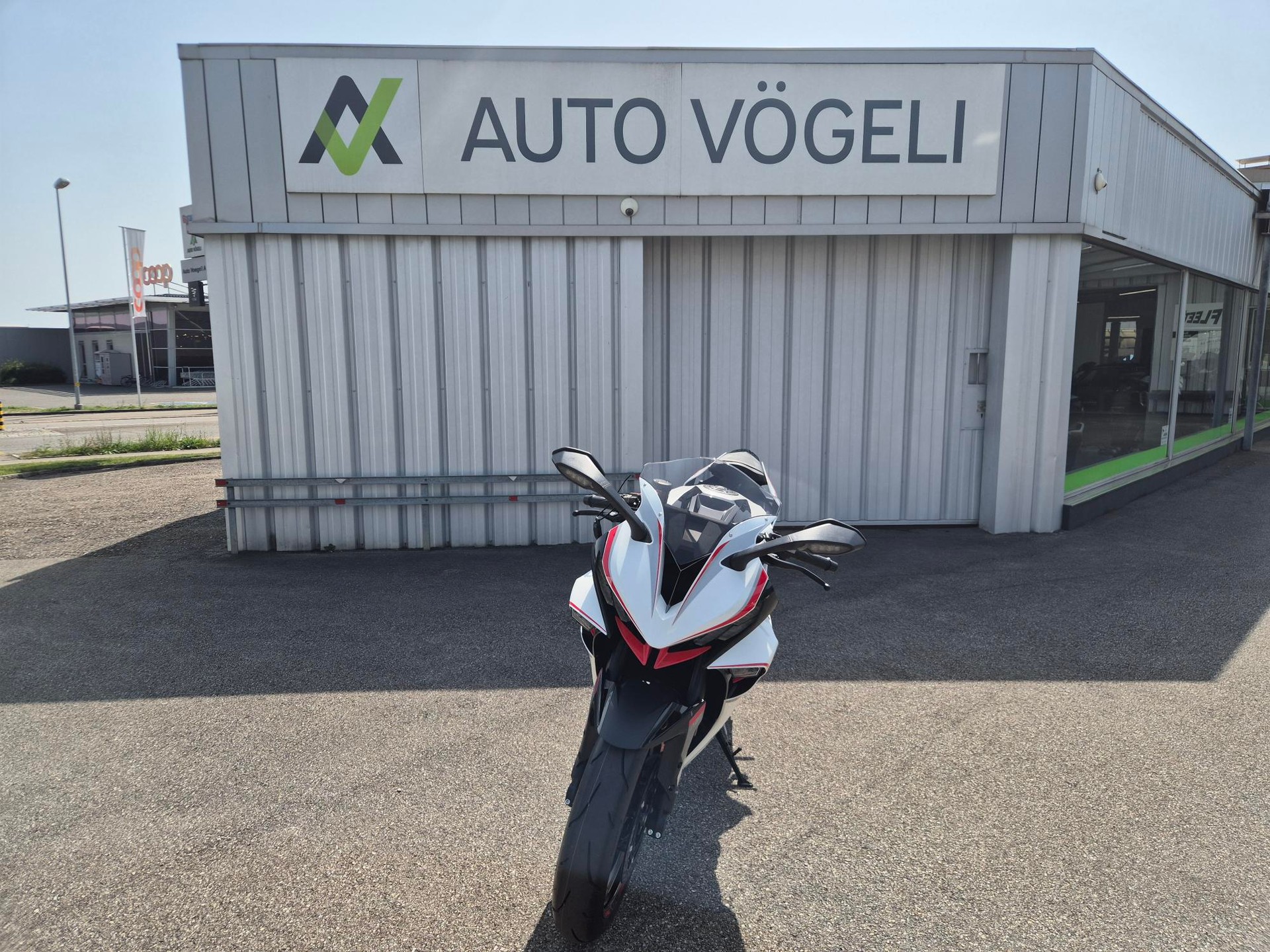 ZONTES 703 RR die neue Sportliche Zontes 35kw oder 70kw-showroom-element-3