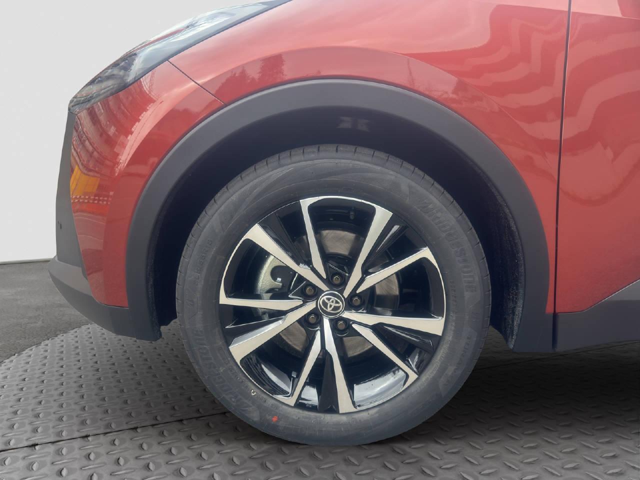 TOYOTA C-HR 2.0 PHEV Swiss Edition-image-24