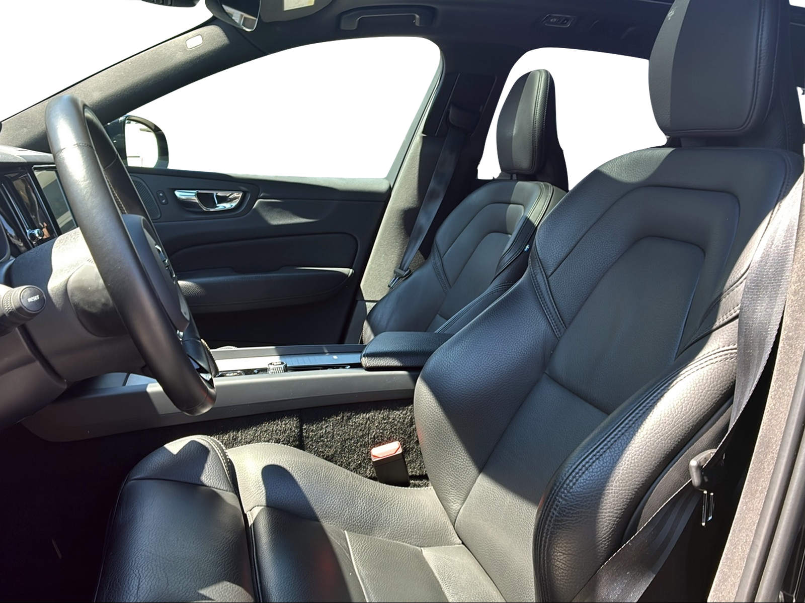 VOLVO XC60 2.0 T8 TE R-Design eAWD-image-8