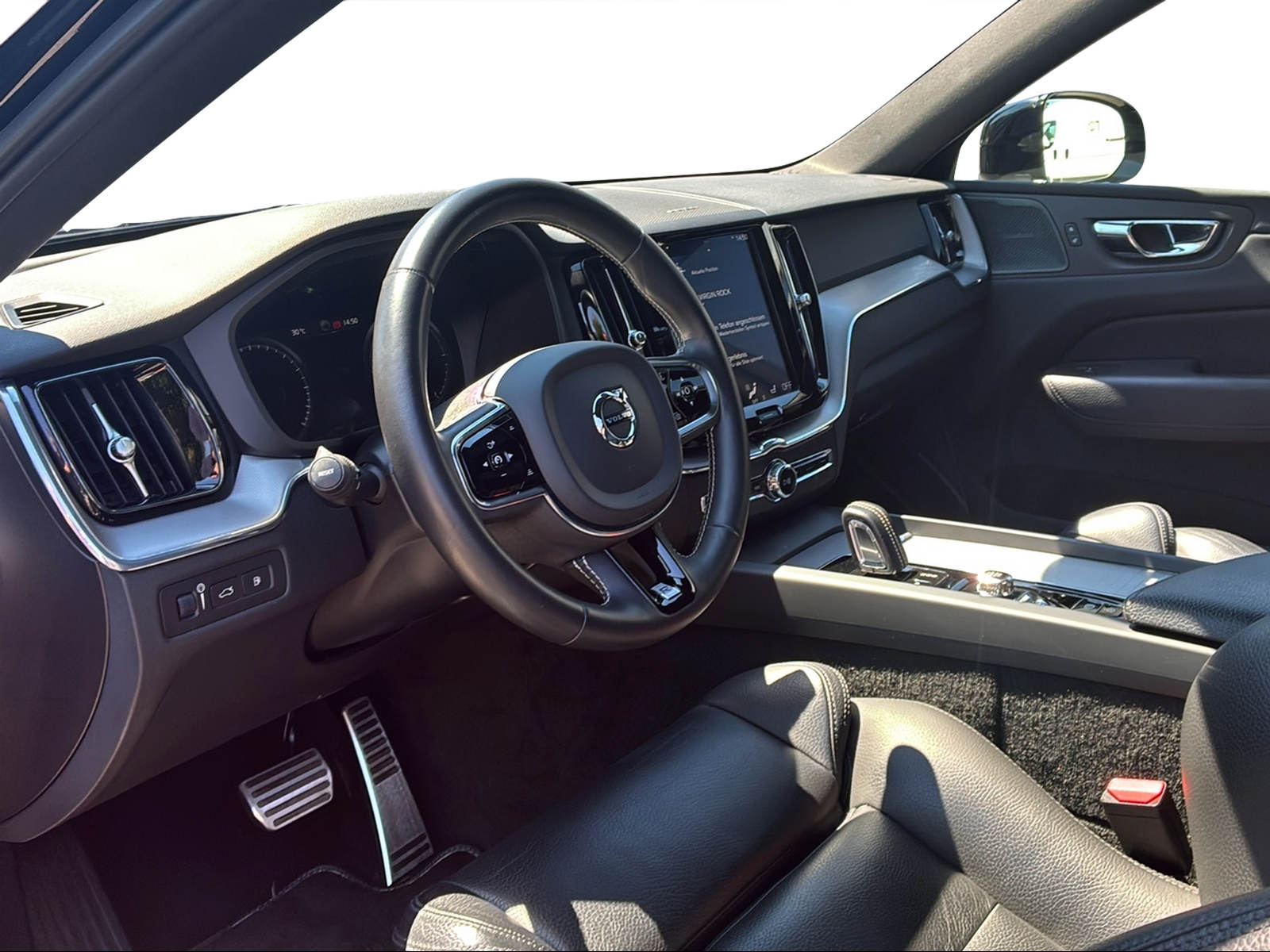 VOLVO XC60 2.0 T8 TE R-Design eAWD-image-9
