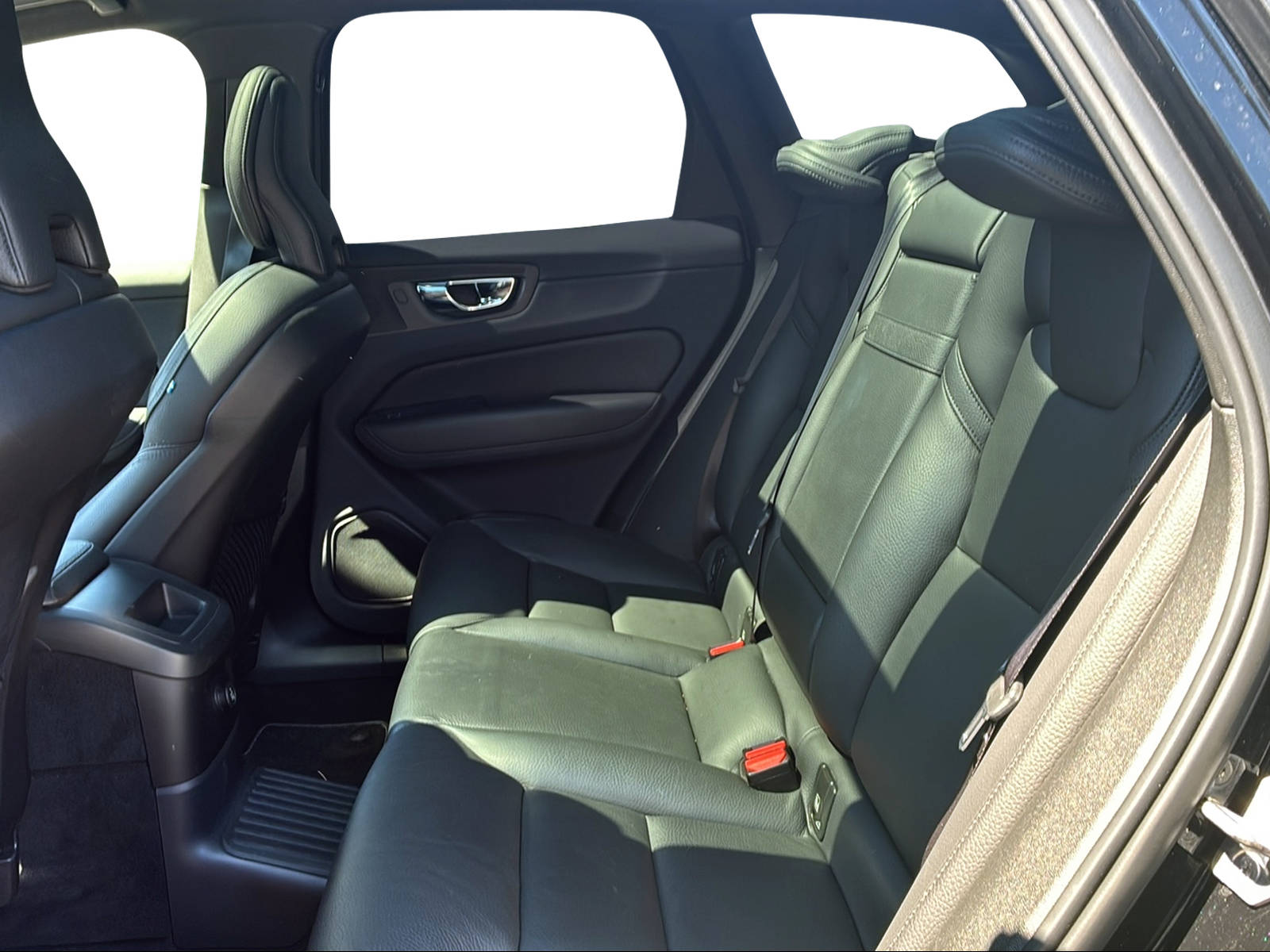 VOLVO XC60 2.0 T8 TE R-Design eAWD-image-11