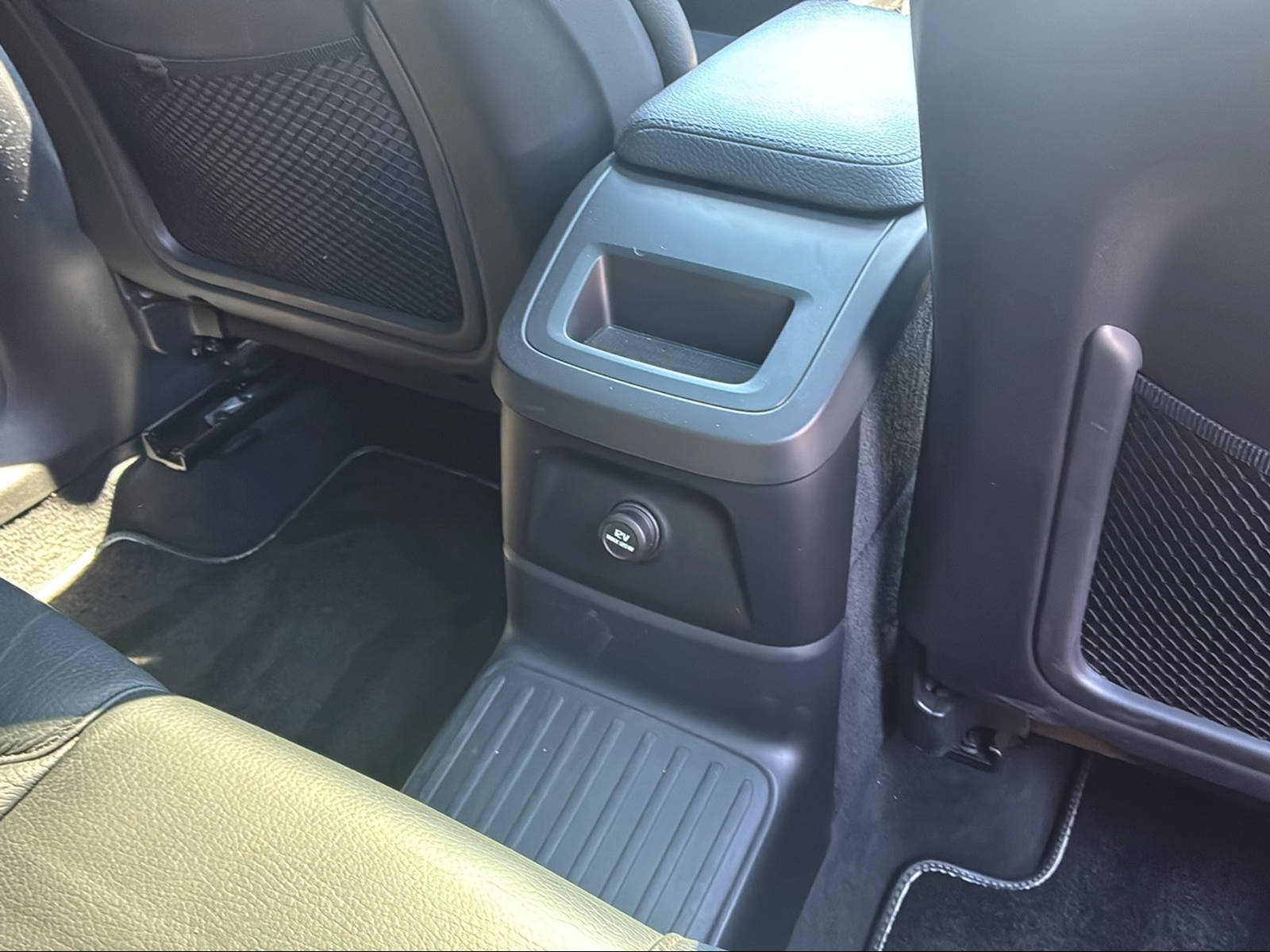 VOLVO XC60 2.0 T8 TE R-Design eAWD-image-13