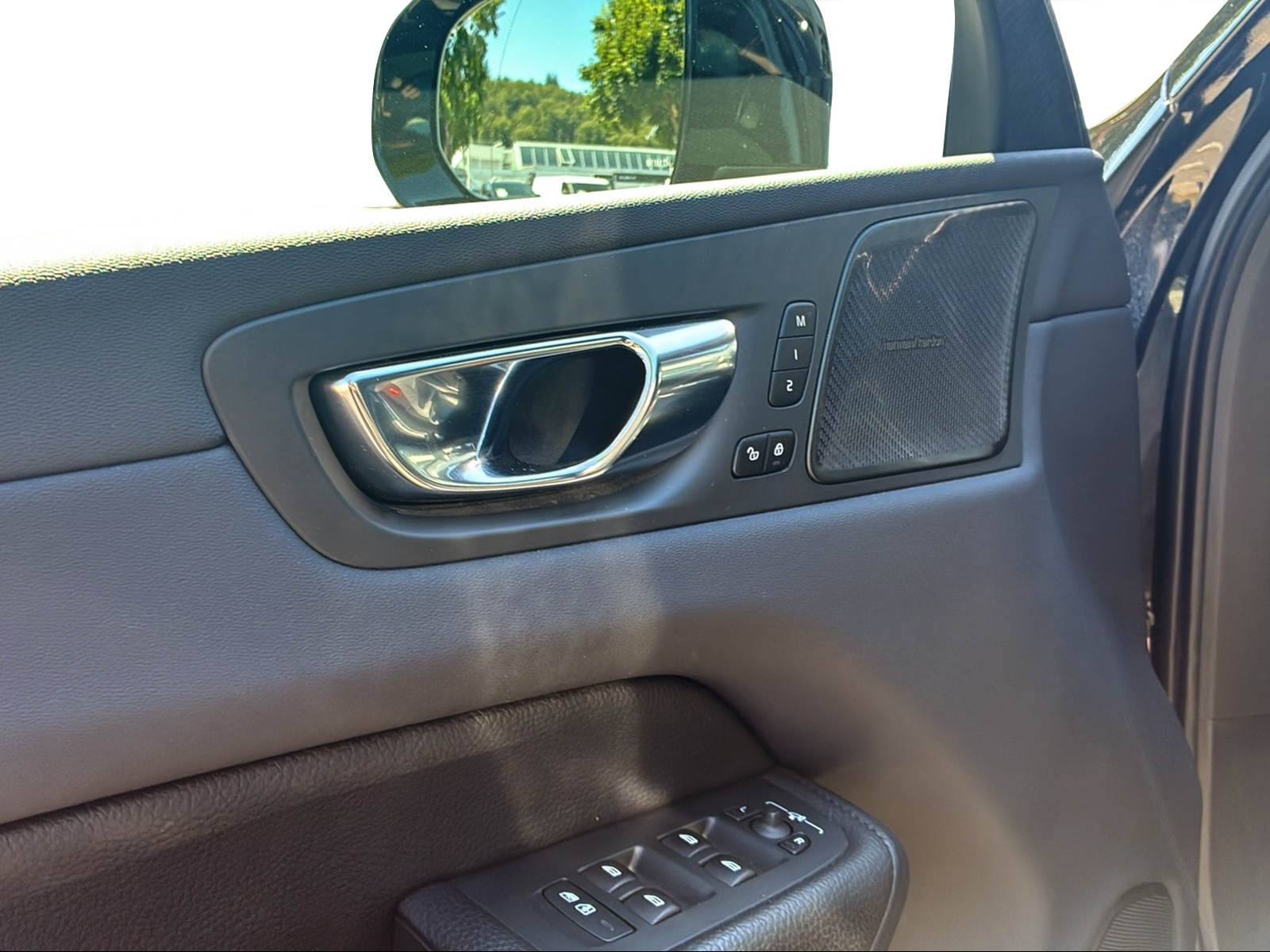 VOLVO XC60 2.0 T8 TE R-Design eAWD-image-12