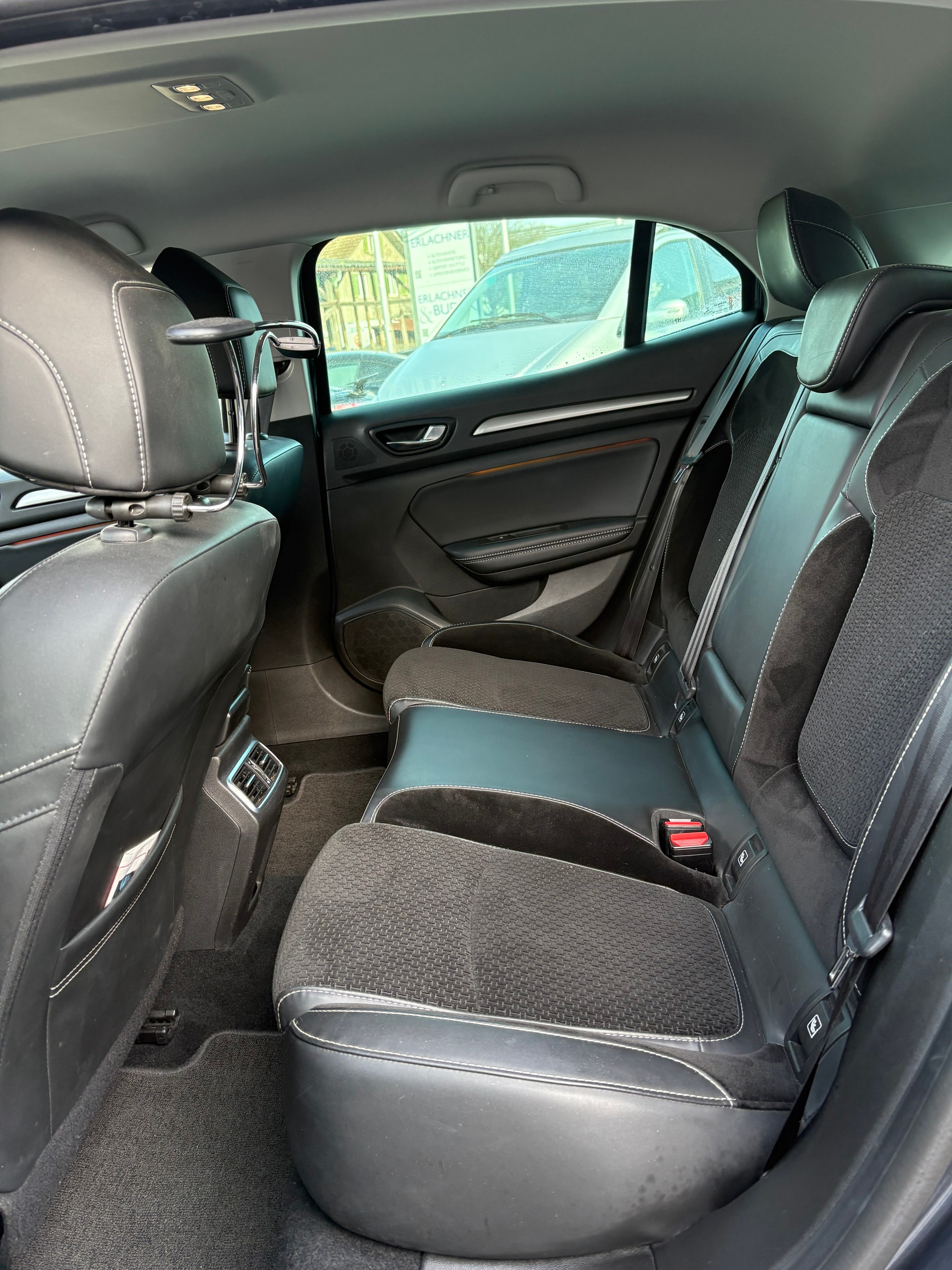 RENAULT Mégane 1.5 dCi GT Line EDC-image-9