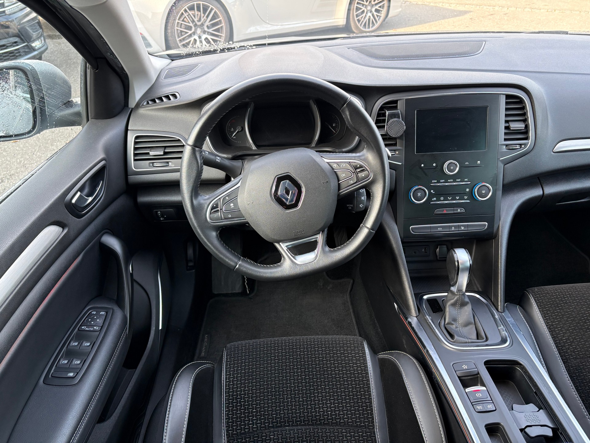 RENAULT Mégane 1.5 dCi GT Line EDC-image-10