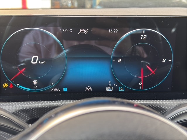 MERCEDES-BENZ CLA Shooting Brake 250 4Matic 7G-DCT AMG Line-image-18