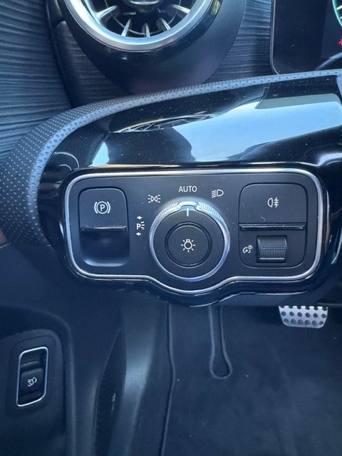 MERCEDES-BENZ CLA Shooting Brake 250 4Matic 7G-DCT AMG Line-image-19