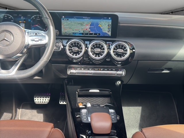 MERCEDES-BENZ CLA Shooting Brake 250 4Matic 7G-DCT AMG Line-image-14