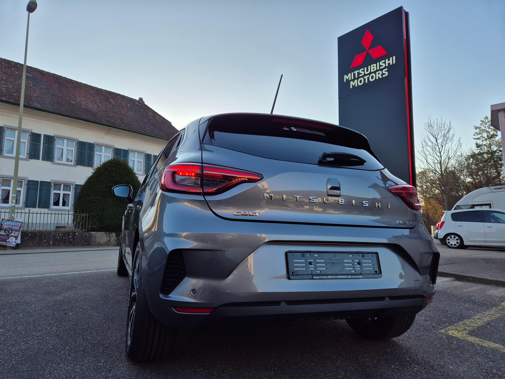 MITSUBISHI Colt 1.6 HEV Invite+ Gratisservice-showroom-element-2