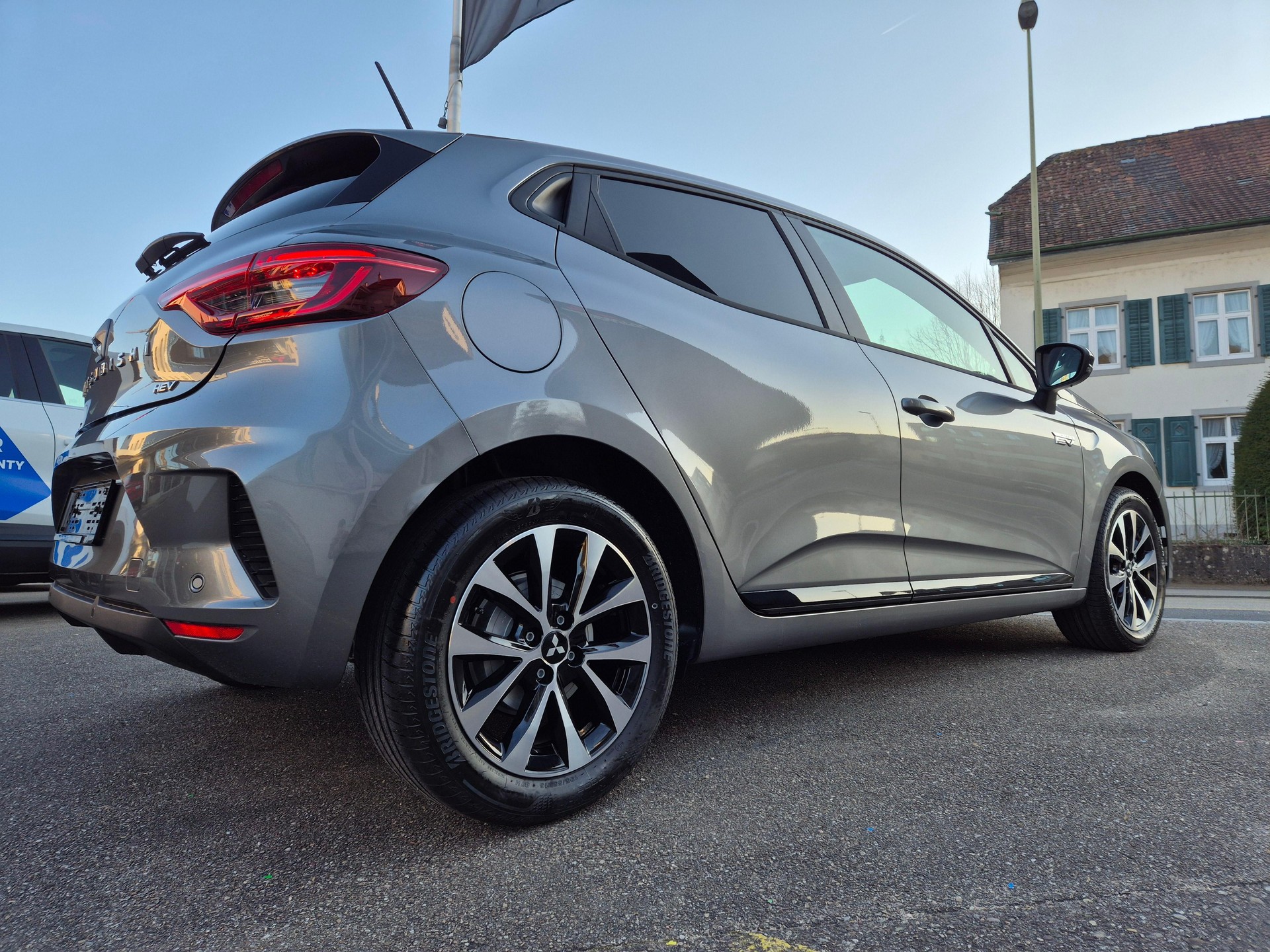 MITSUBISHI Colt 1.6 HEV Invite+ Gratisservice-showroom-element-3