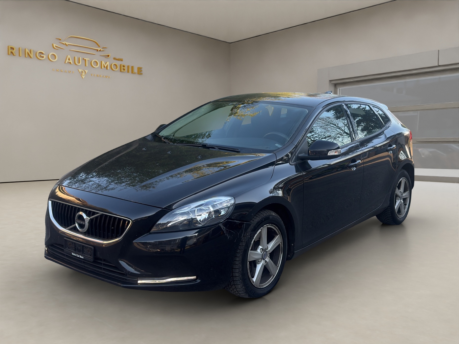 VOLVO V40 D3 Kinetic Geartronic-image-1