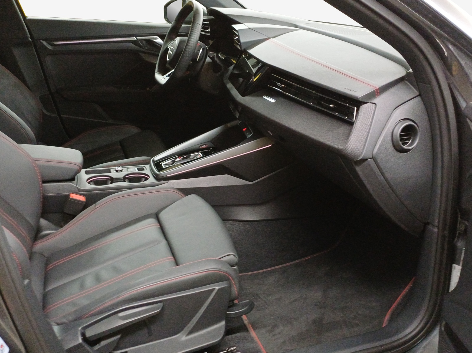 AUDI S3 Limousine TFSI quattro S-tronic-image-13