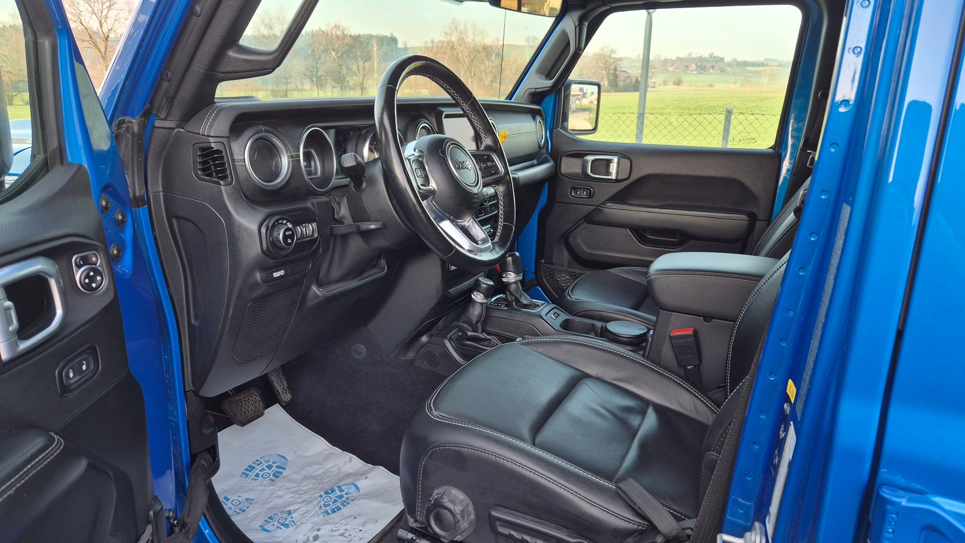 JEEP Gladiator 3.0 V6 Launch Edition-image-7