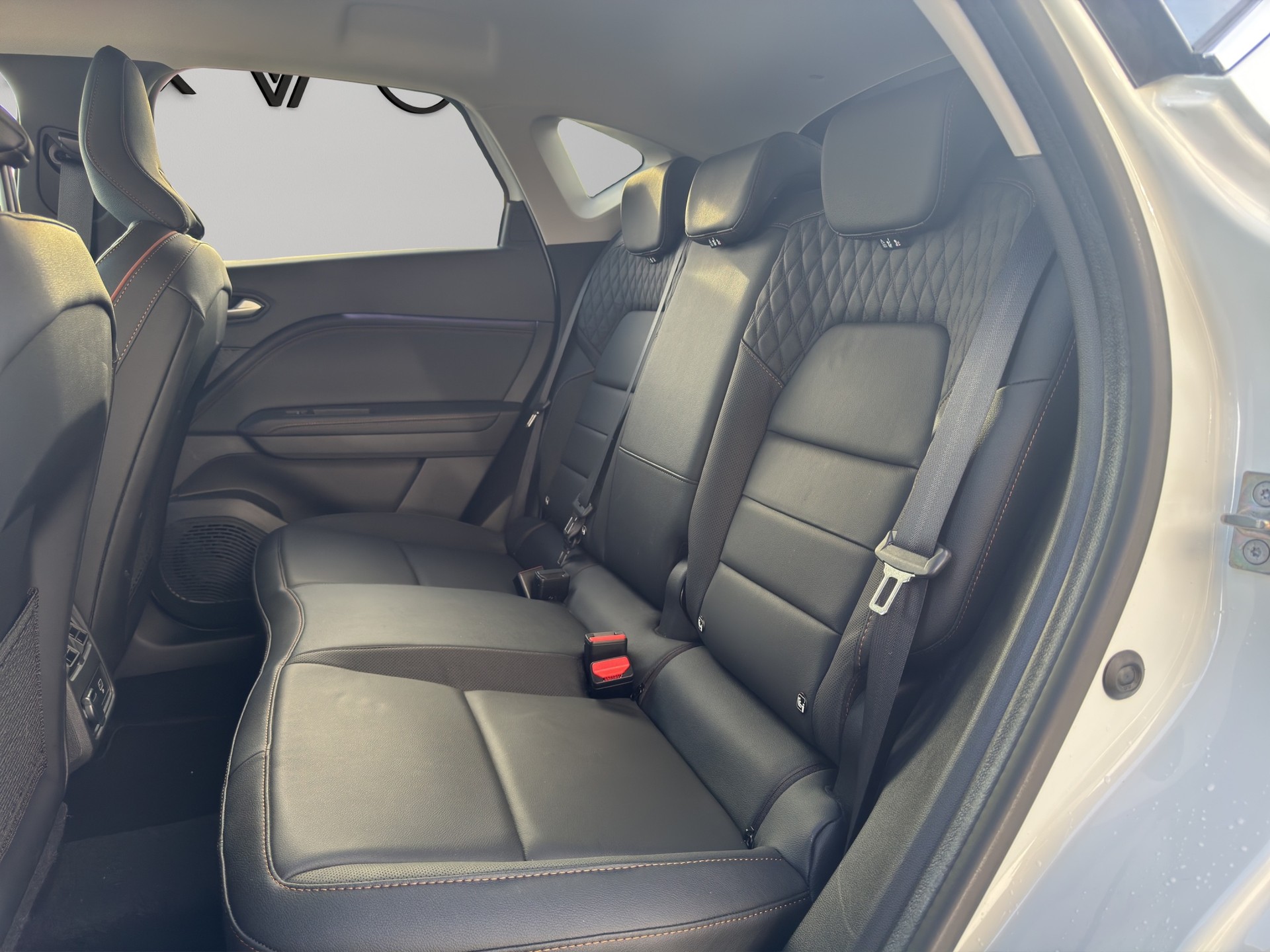 RENAULT Captur 1.6 E-Tech 160 Iconic DHT-image-10