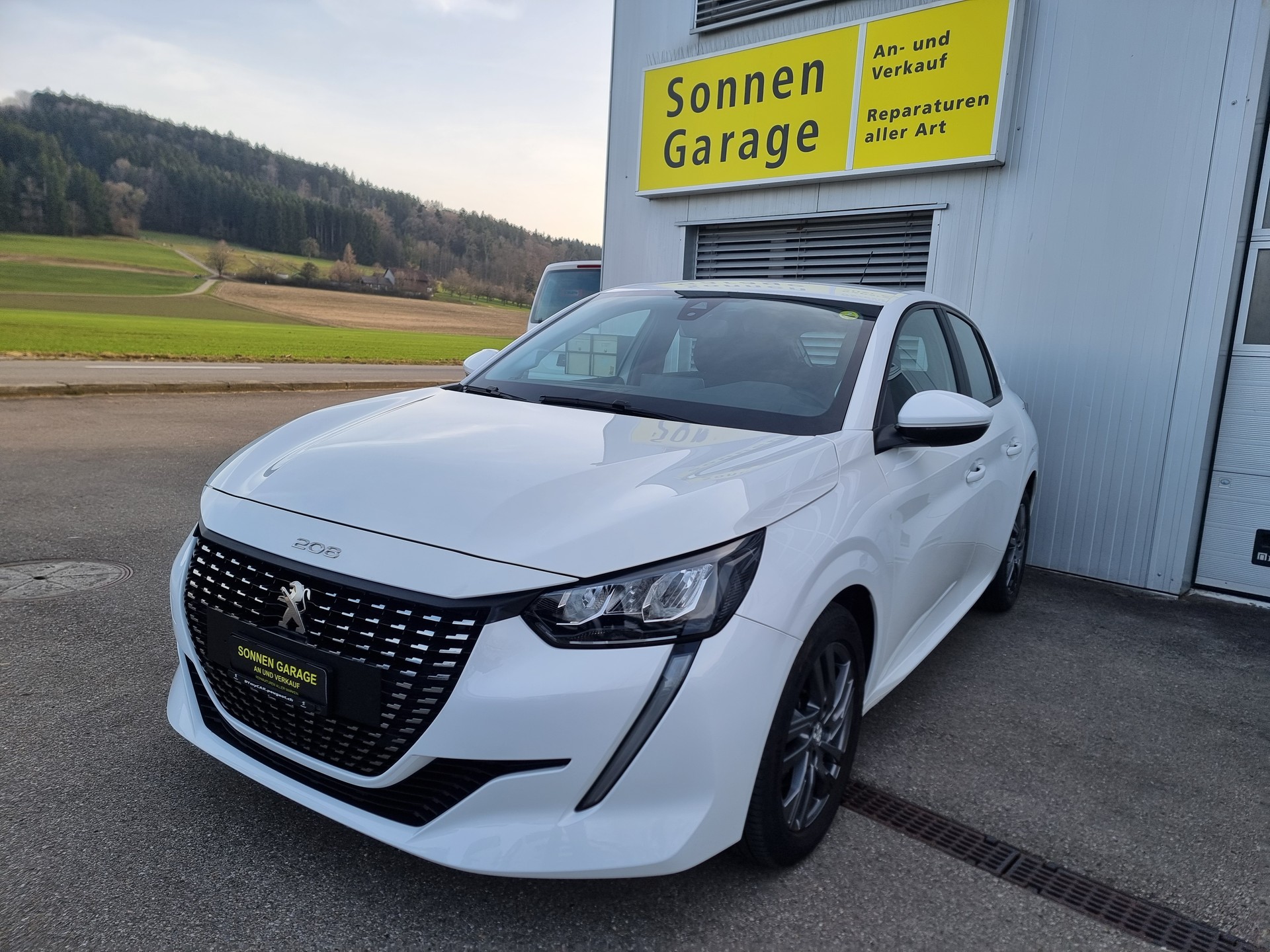 PEUGEOT 208 1.5 BlueHDi Allure-image-1