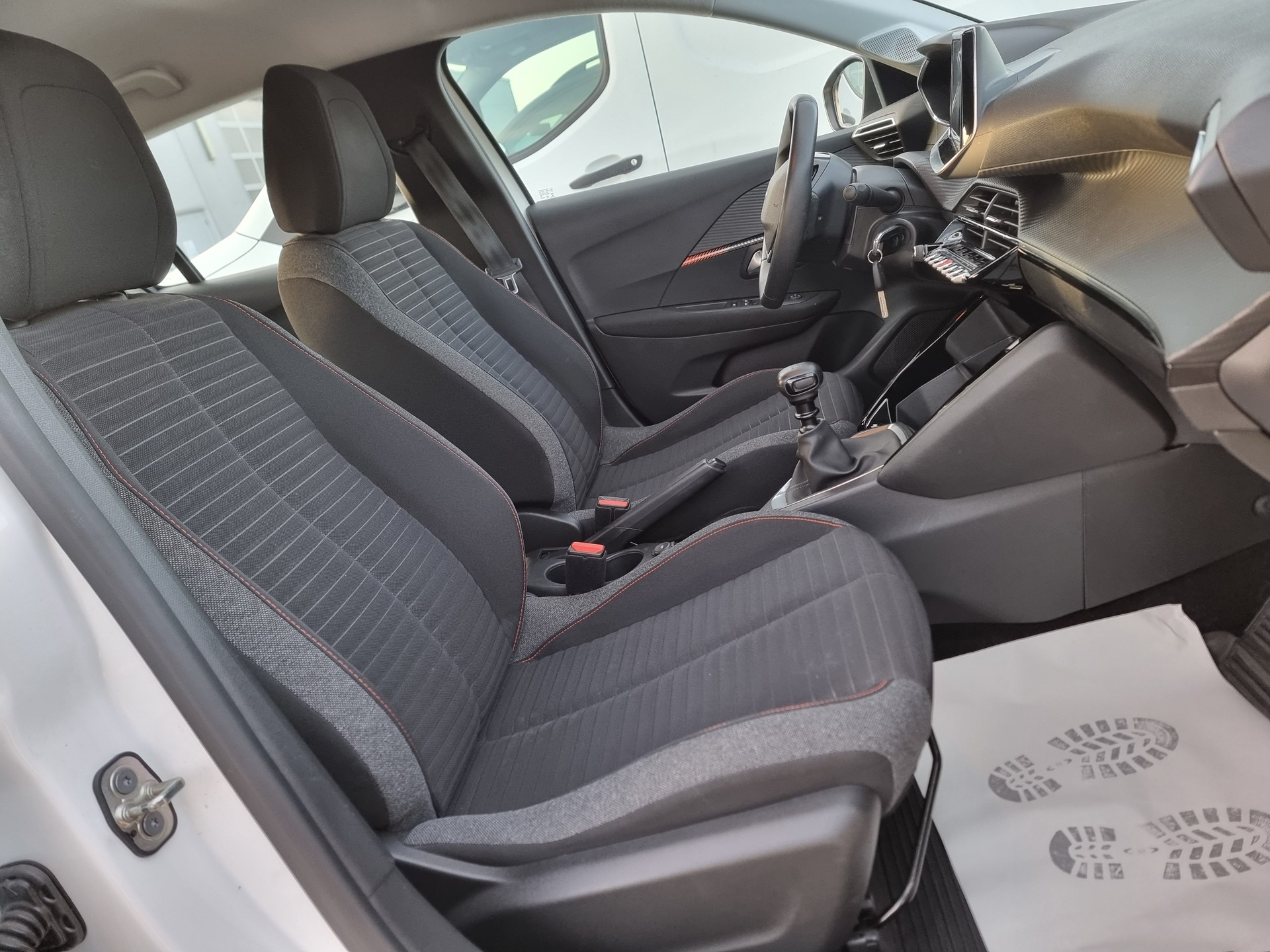 PEUGEOT 208 1.5 BlueHDi Allure-image-7