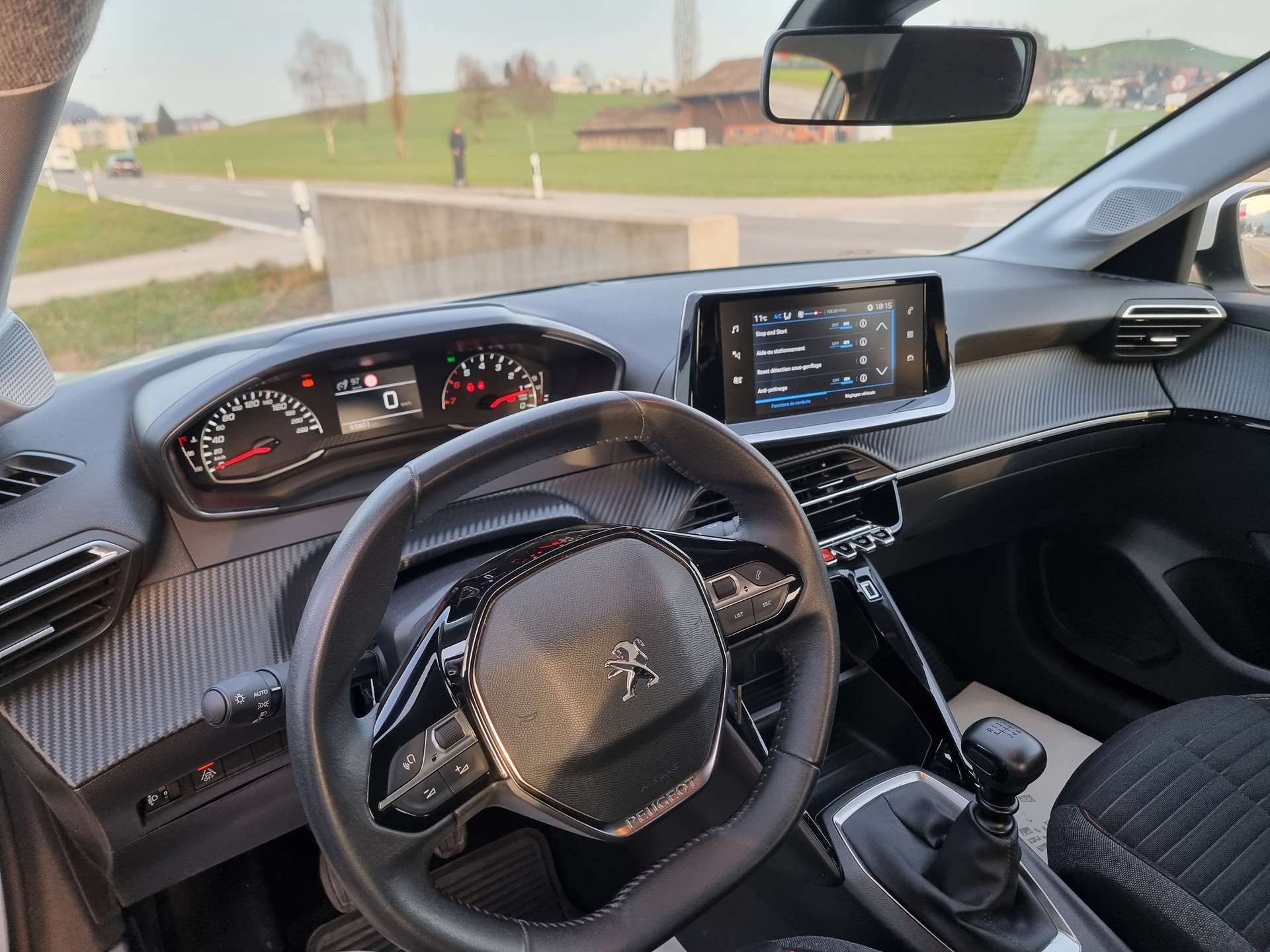PEUGEOT 208 1.5 BlueHDi Allure-image-5