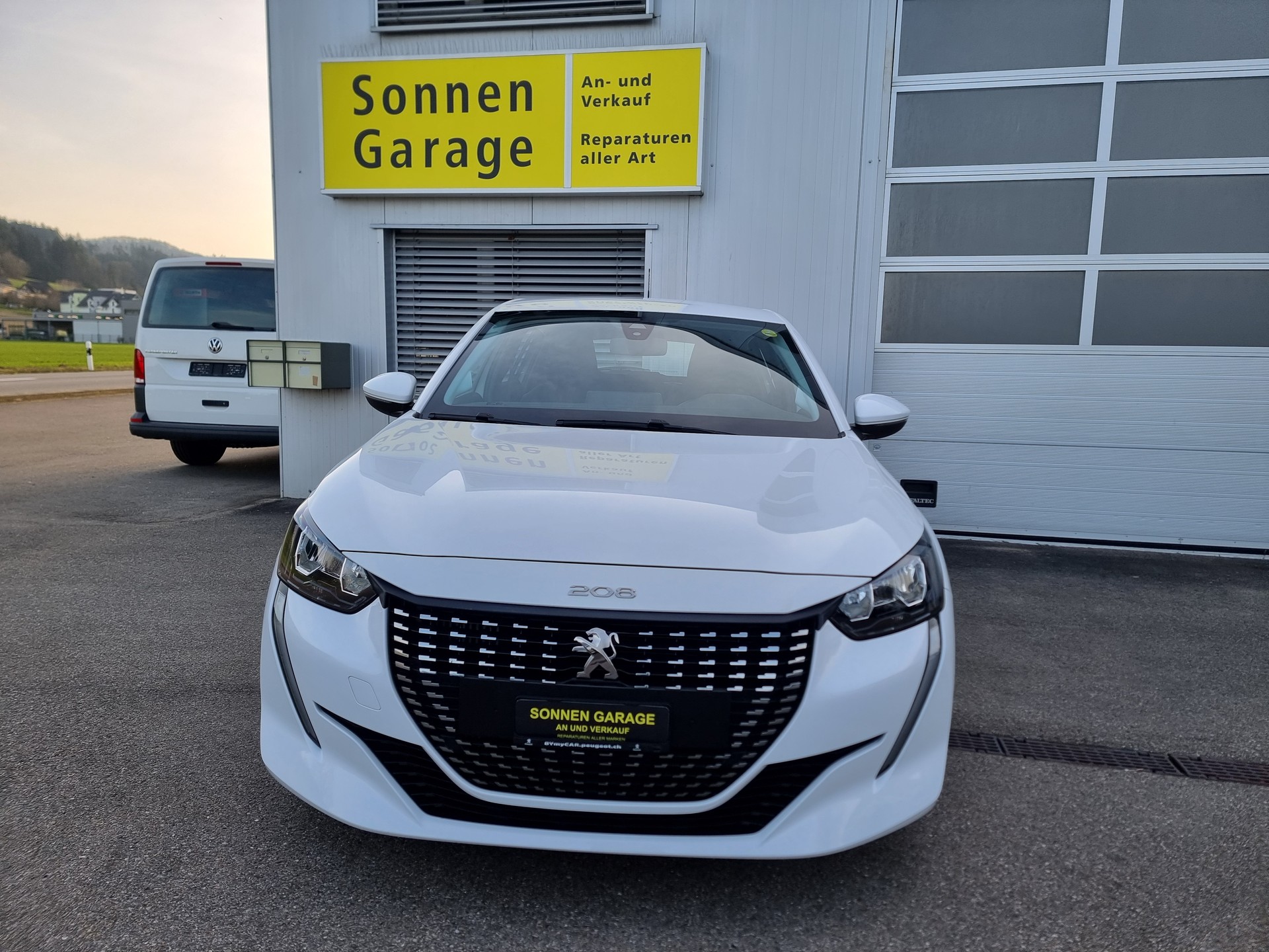 PEUGEOT 208 1.5 BlueHDi Allure-image-0