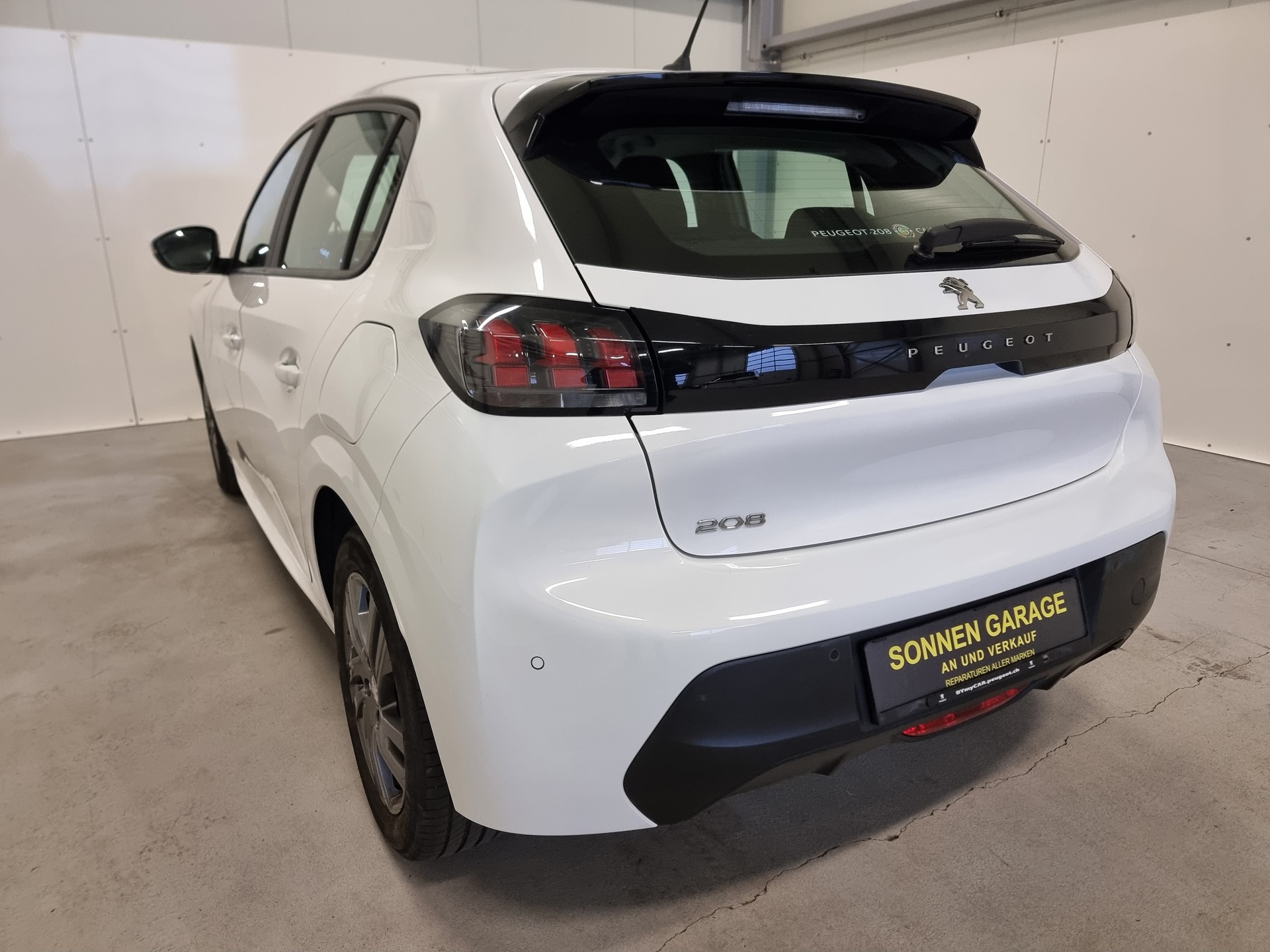 PEUGEOT 208 1.5 BlueHDi Allure-image-11