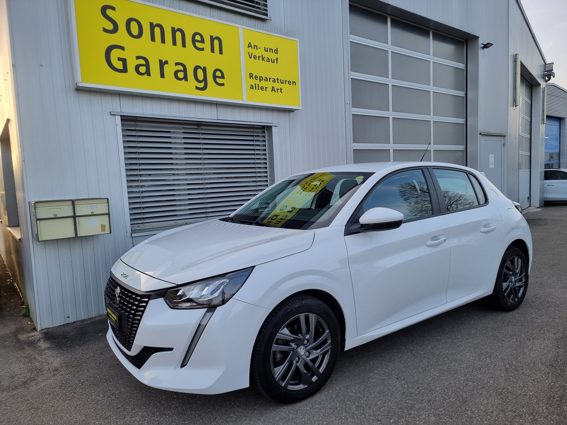 PEUGEOT 208 1.5 BlueHDi Allure-image-3