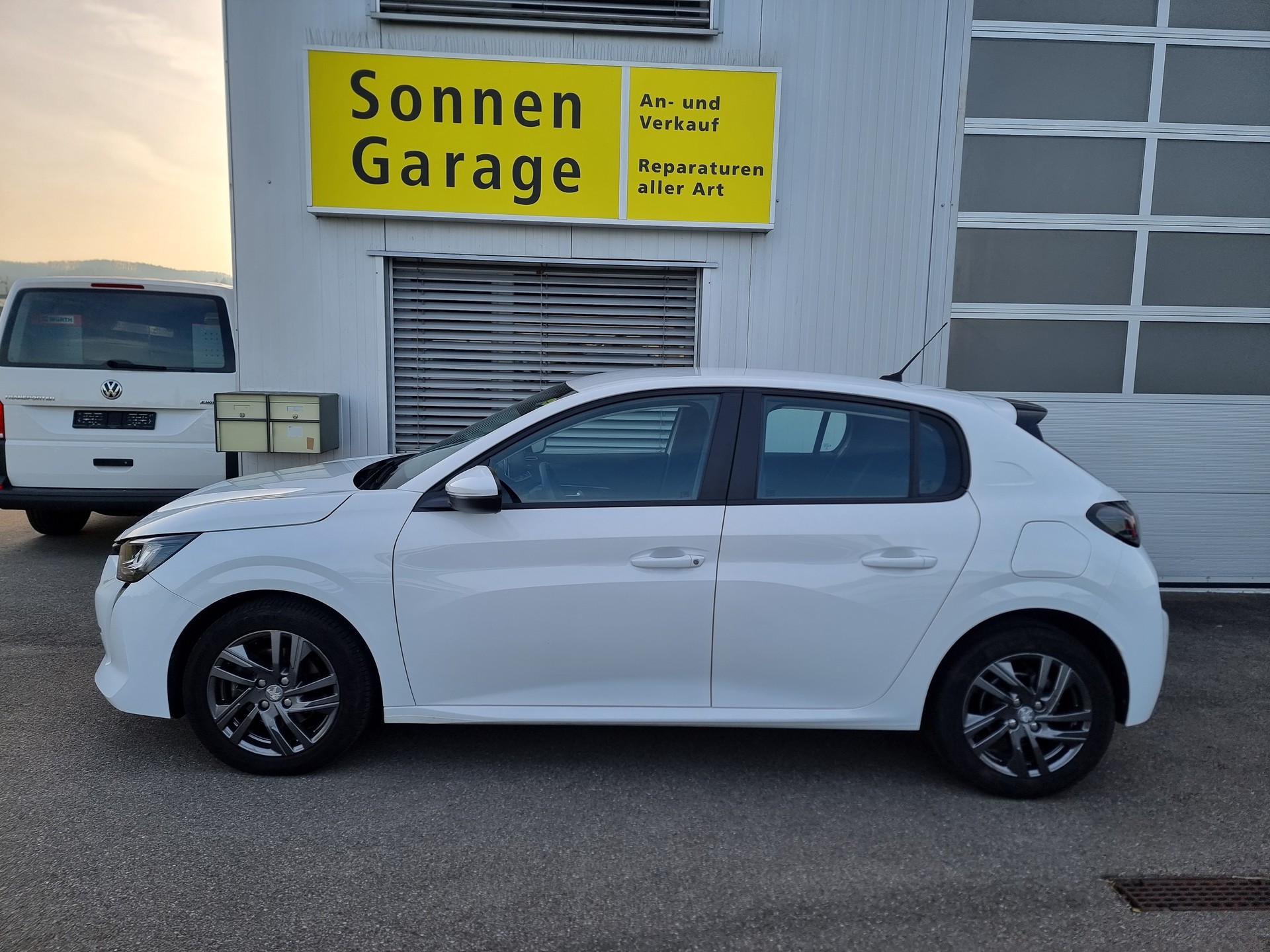 PEUGEOT 208 1.5 BlueHDi Allure-image-4