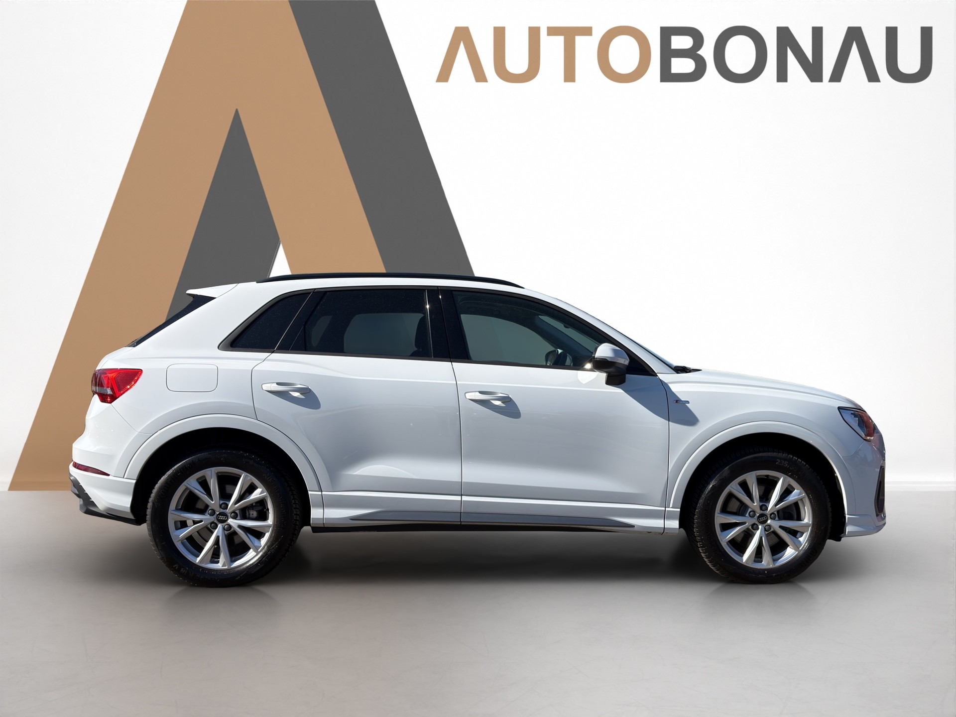 AUDI Q3 2.0 40 TFSI S line quattro S-Tronic-image-5