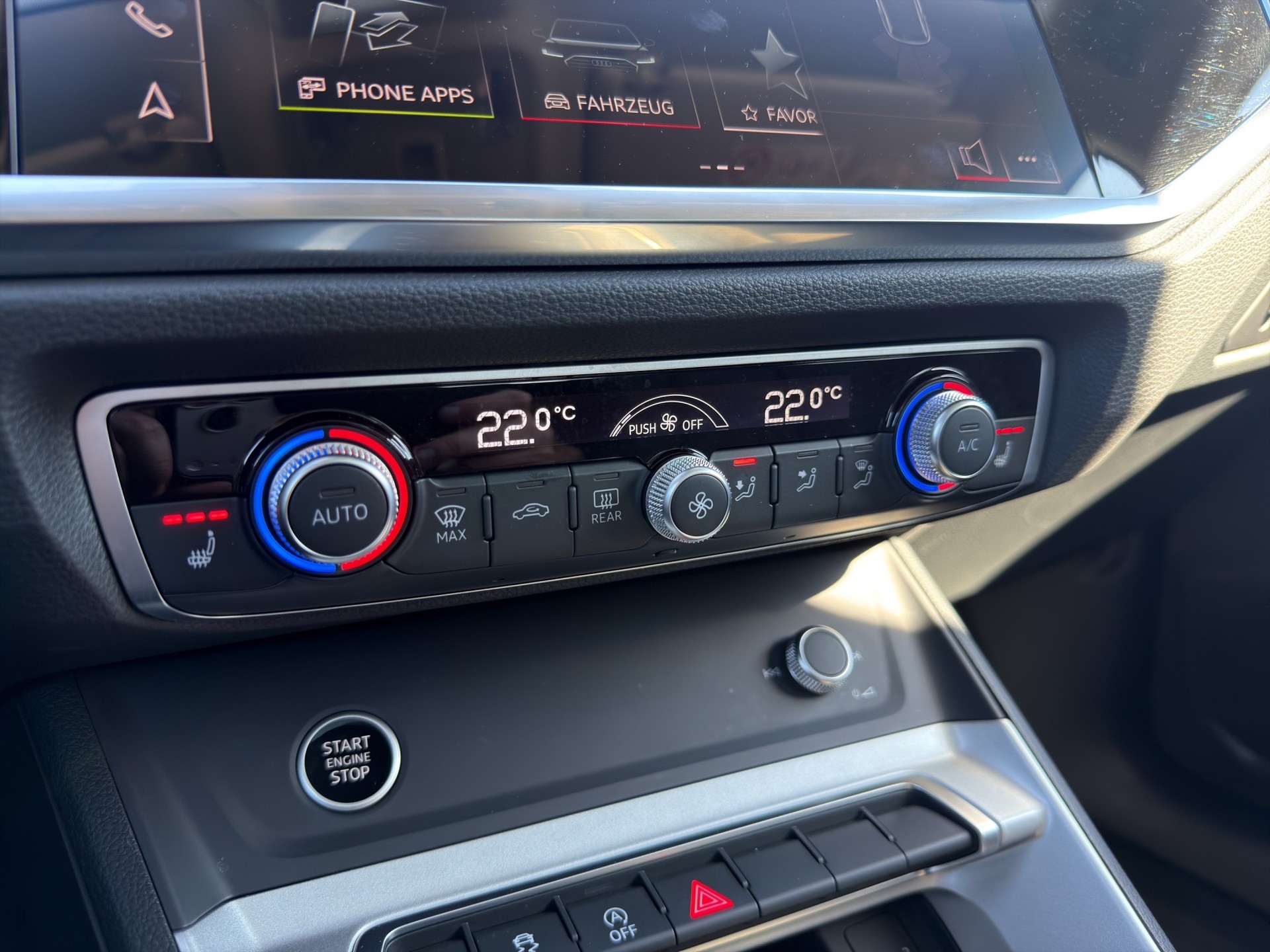 AUDI Q3 2.0 40 TFSI S line quattro S-Tronic-image-43