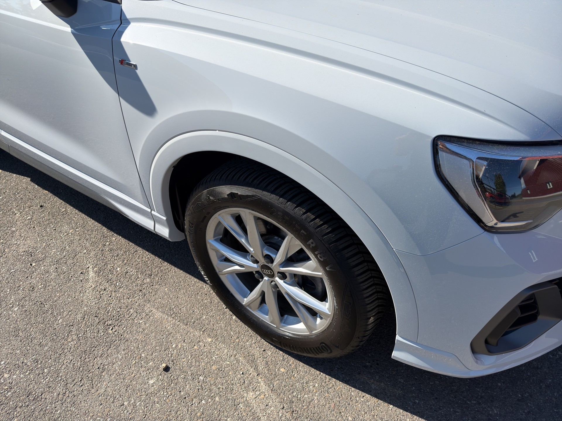 AUDI Q3 2.0 40 TFSI S line quattro S-Tronic-image-32