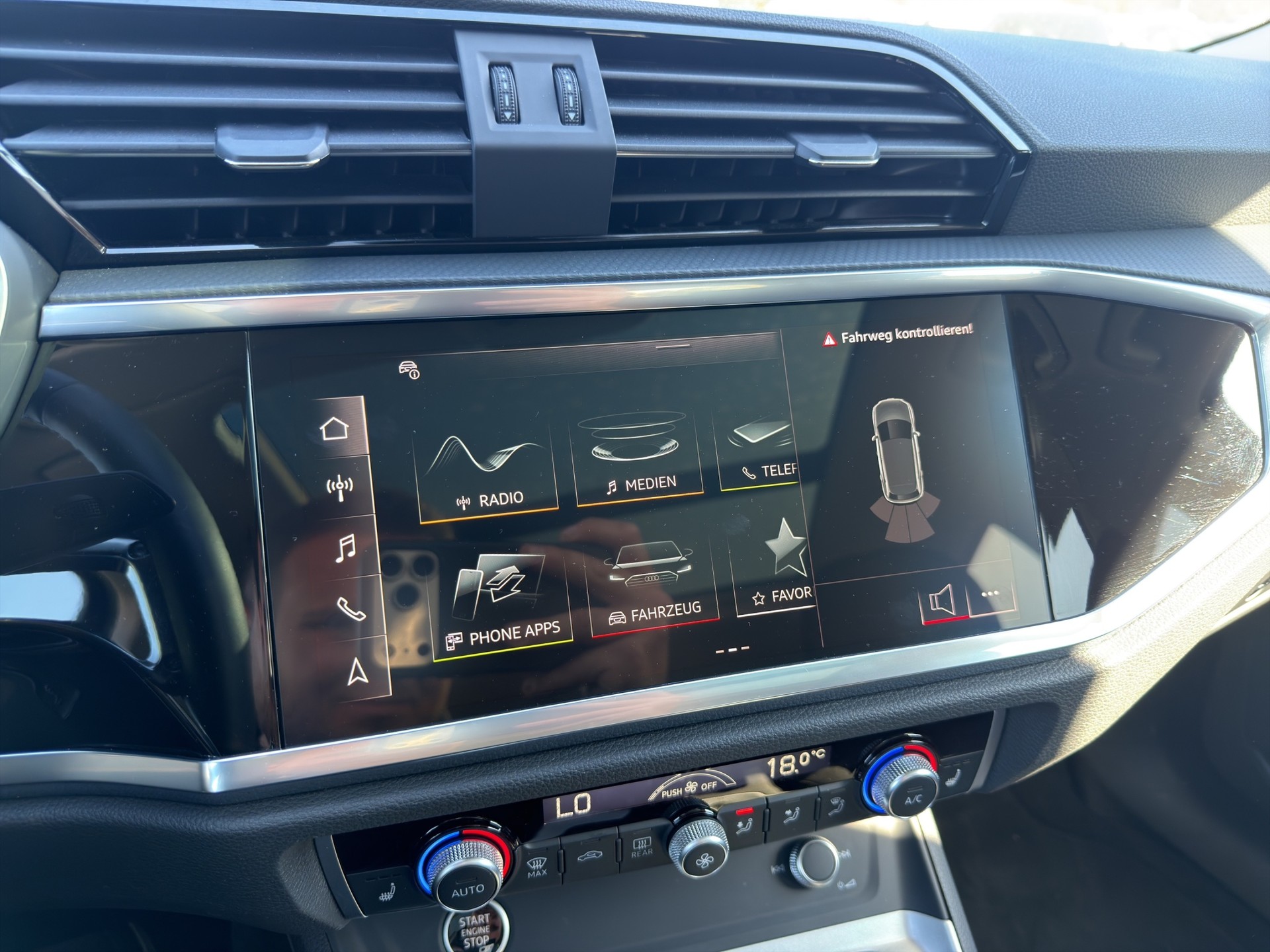 AUDI Q3 2.0 40 TFSI S line quattro S-Tronic-image-38