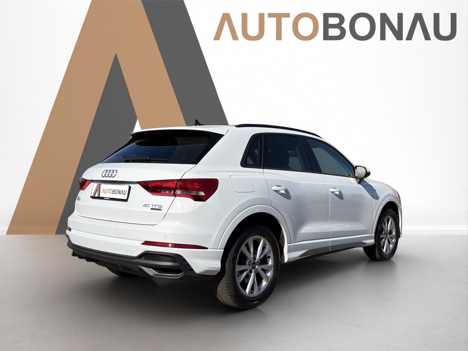 AUDI Q3 2.0 40 TFSI S line quattro S-Tronic-image-4