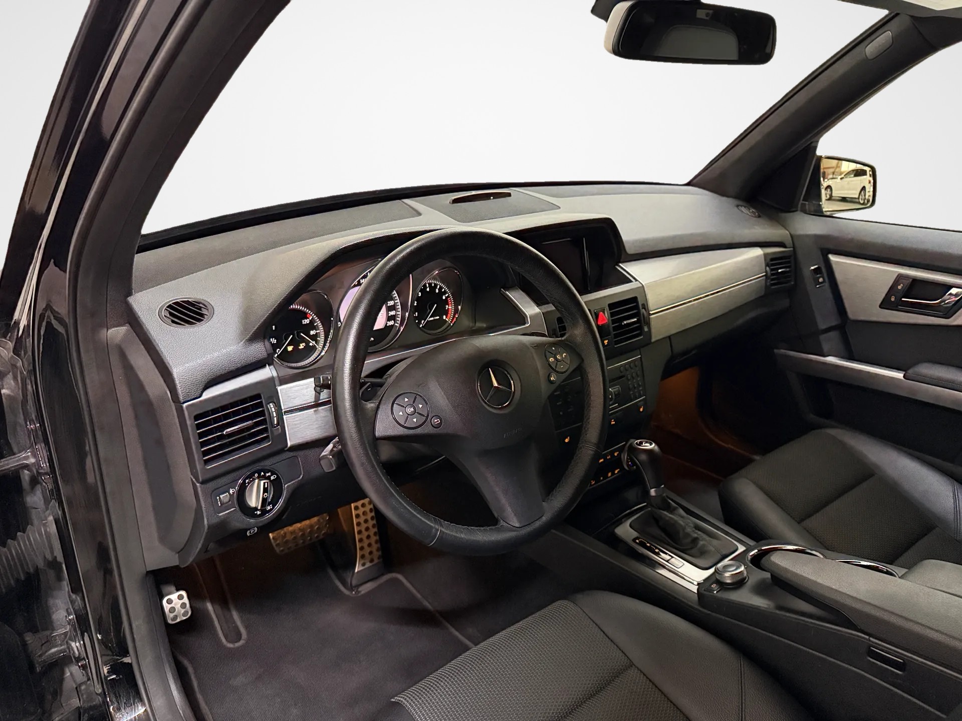 MERCEDES-BENZ GLK 300 4Matic 7G-Tronic-image-13