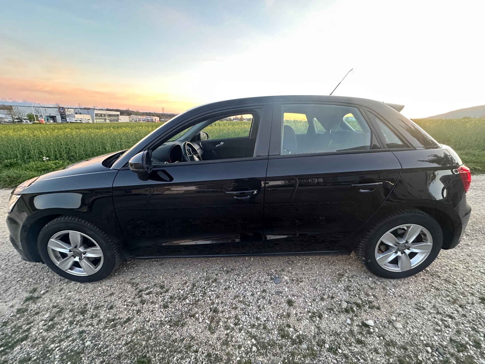 AUDI A1 Sportback 1.0 TFSI Sport-image-7