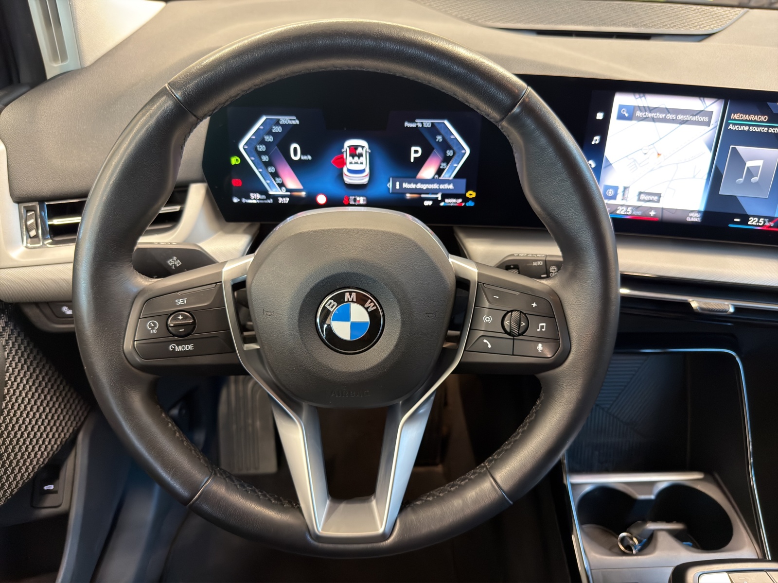 BMW 218d Active Tourer-image-11