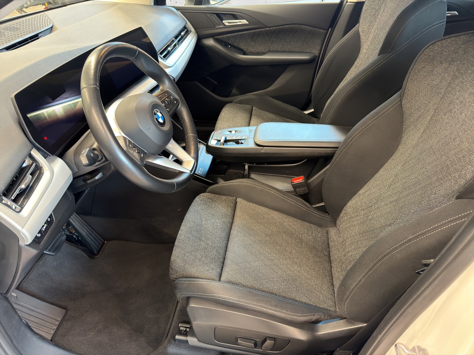BMW 218d Active Tourer-image-9