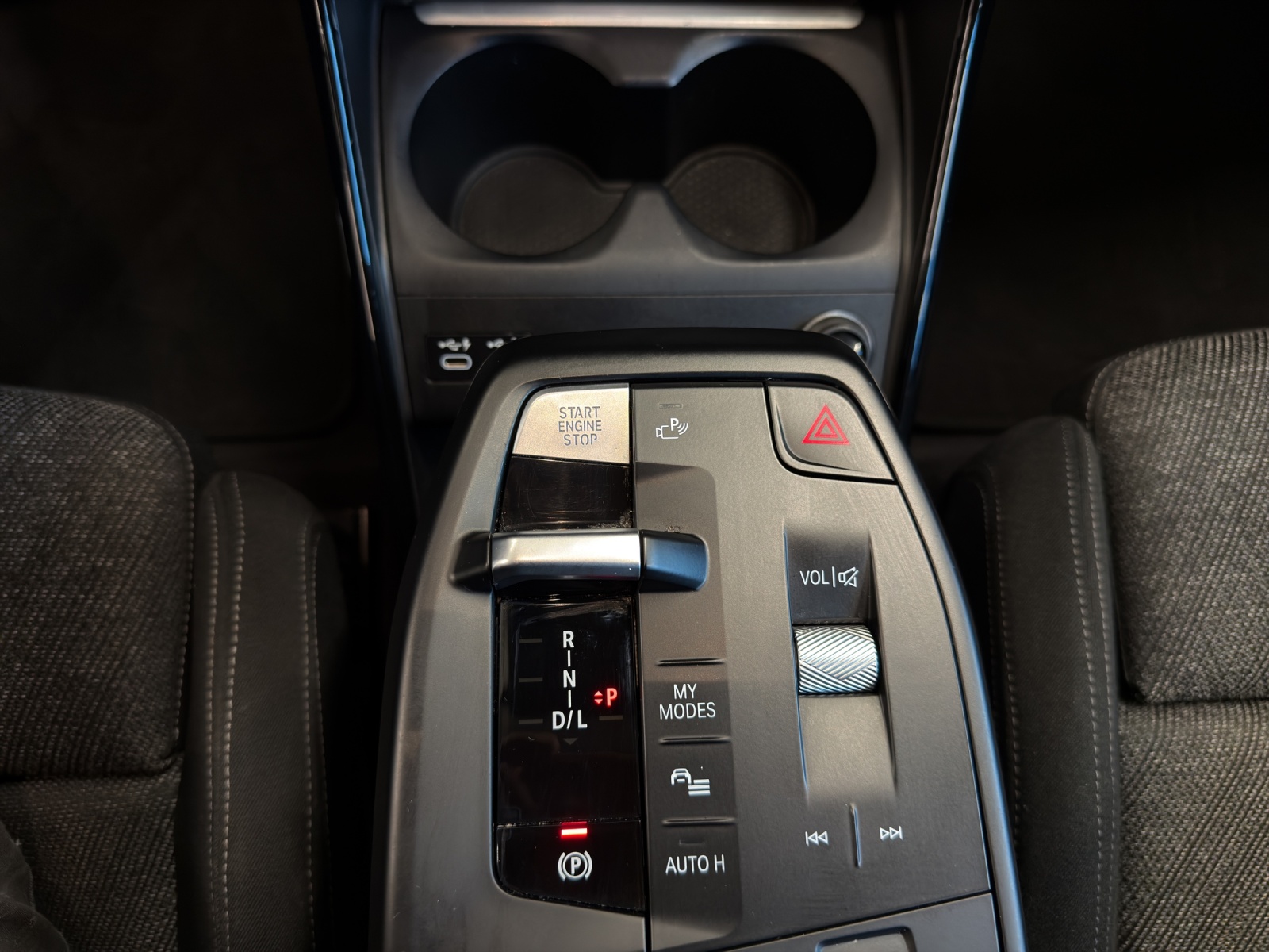 BMW 218d Active Tourer-image-17