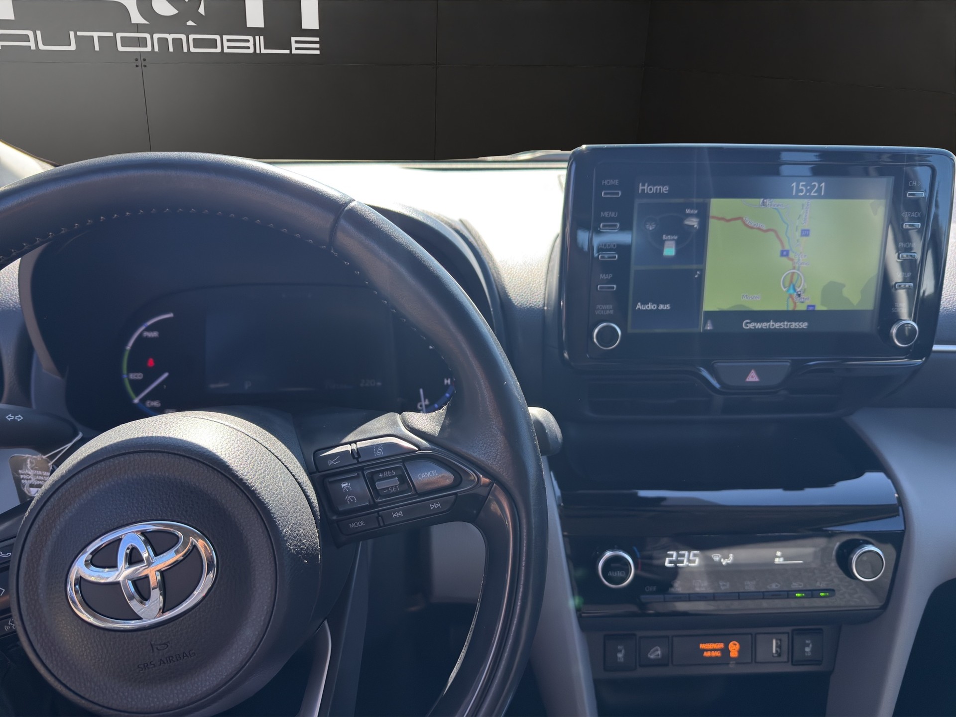 TOYOTA Yaris Cross 1.5 Trend e-CVT AWDi-image-6