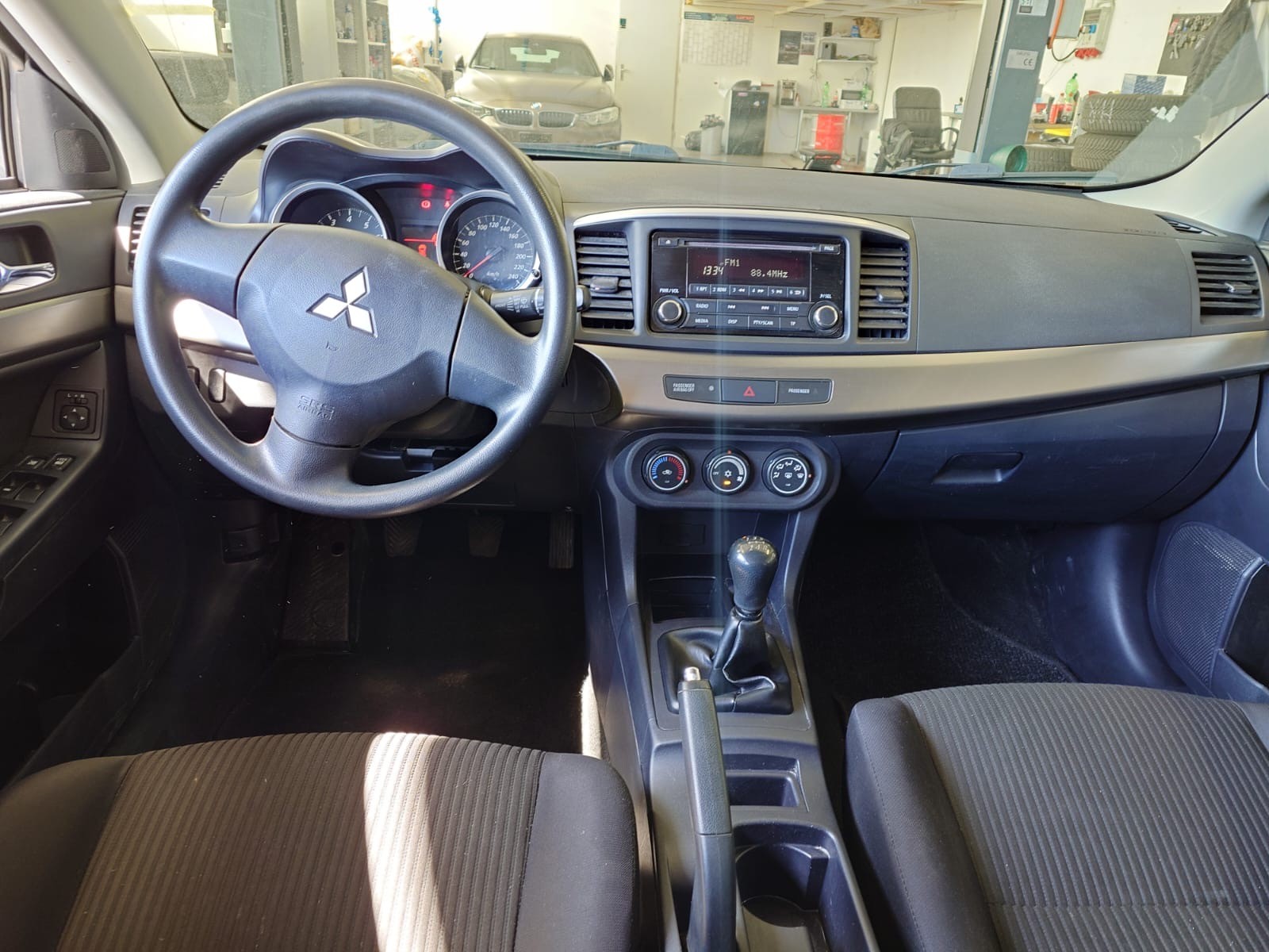 MITSUBISHI Lancer Sportback 1.6 Invite-image-8