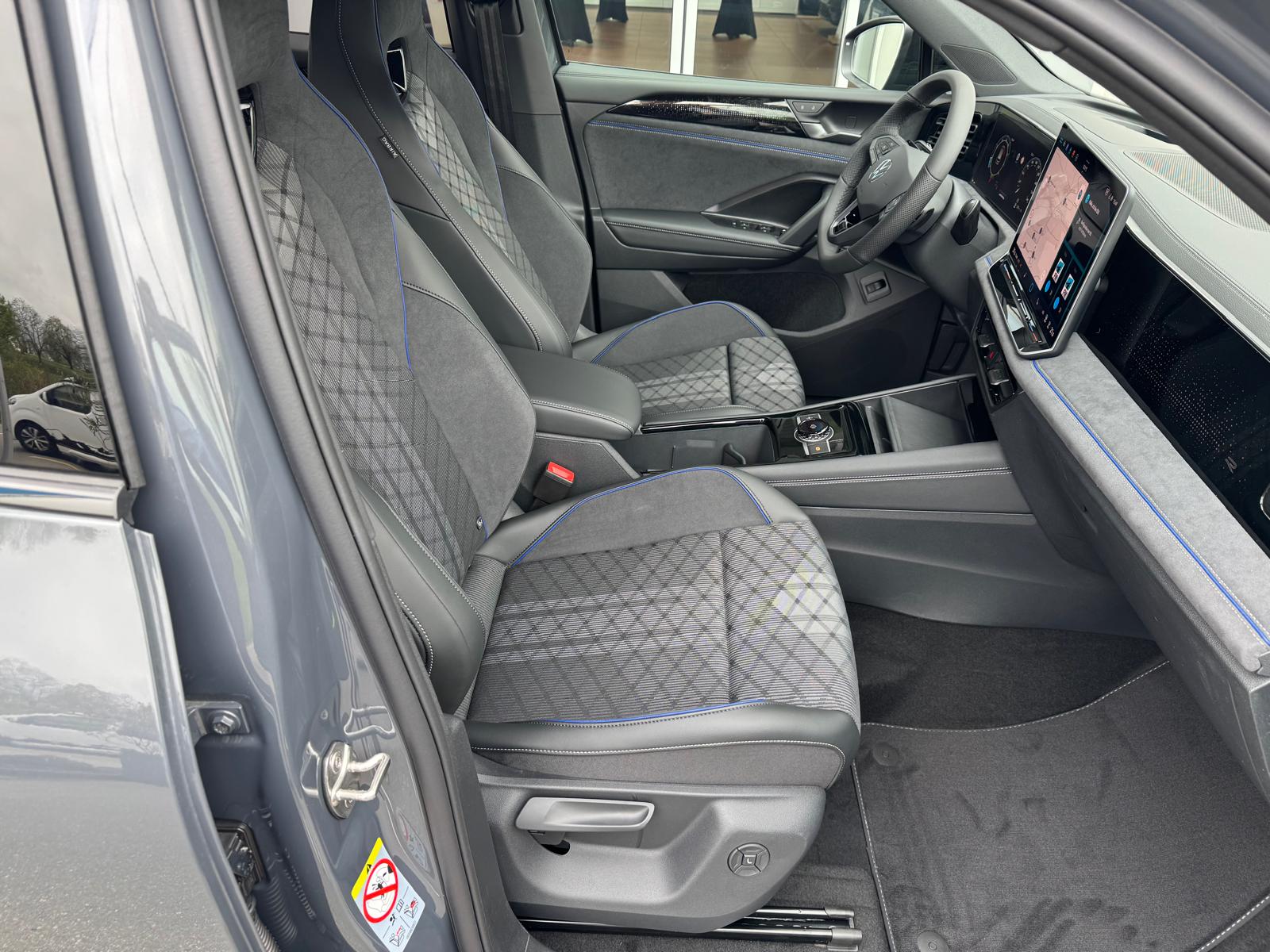 VW Tiguan 2.0 TSI DSG R-Line 4Motion-image-2