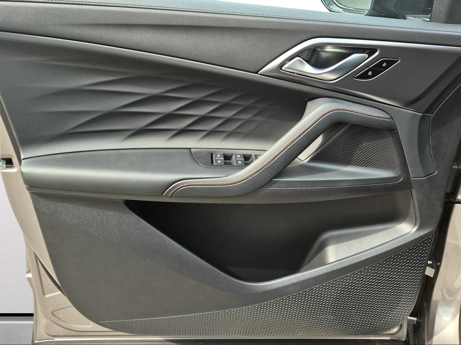 MG HS 1.5 PHEV Luxury-image-6