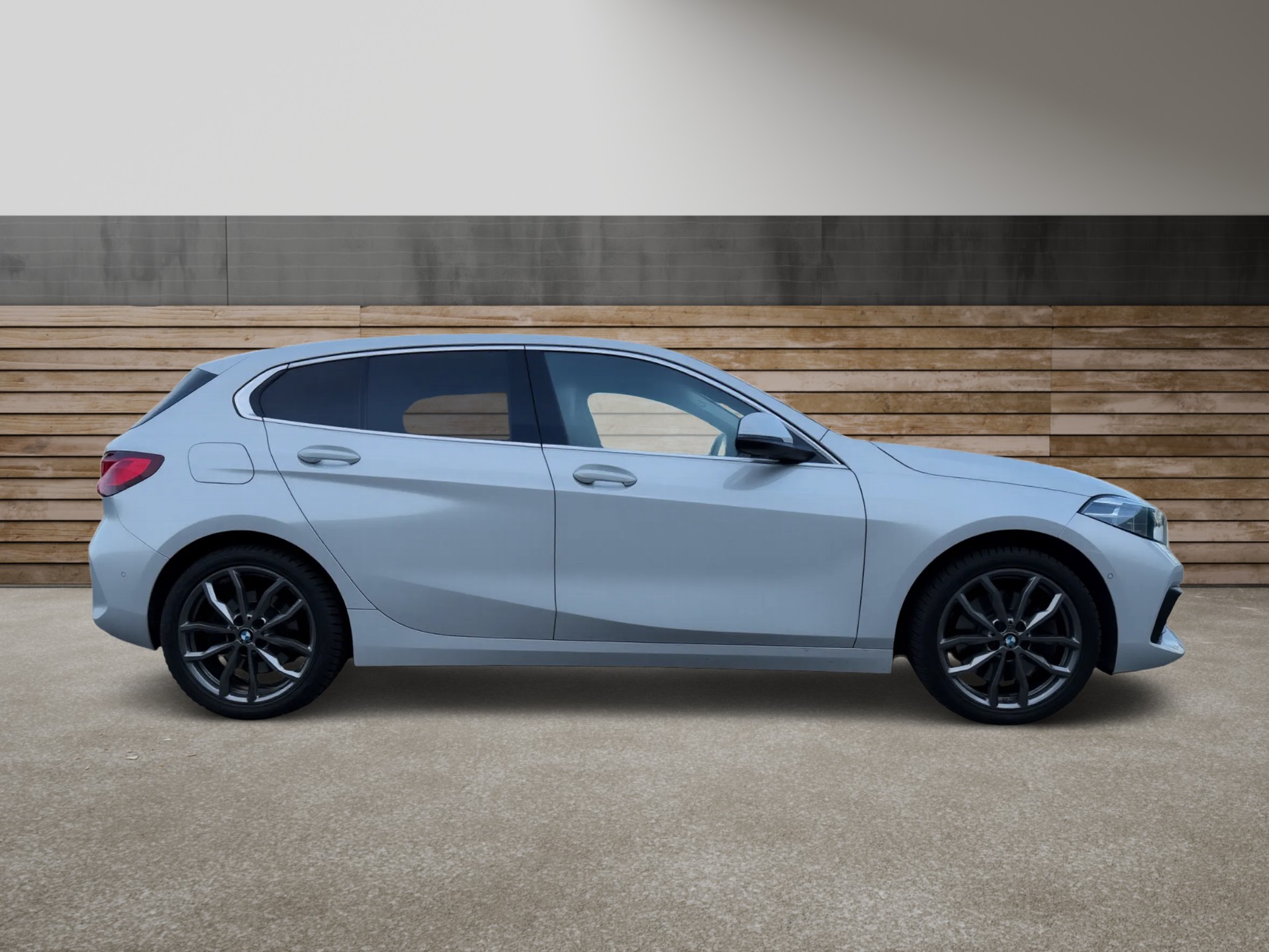 BMW 120i Steptronic-showroom-element-2