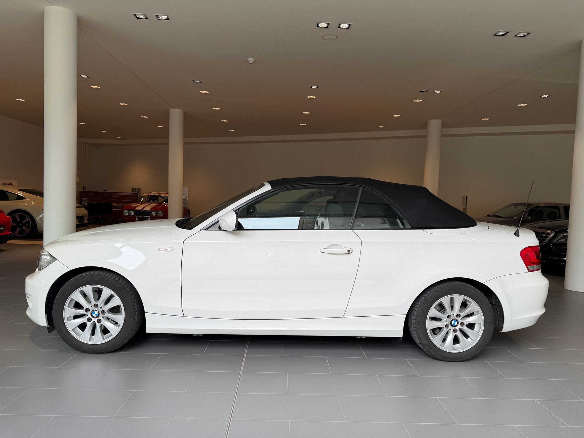 BMW 118i Cabrio-image-8