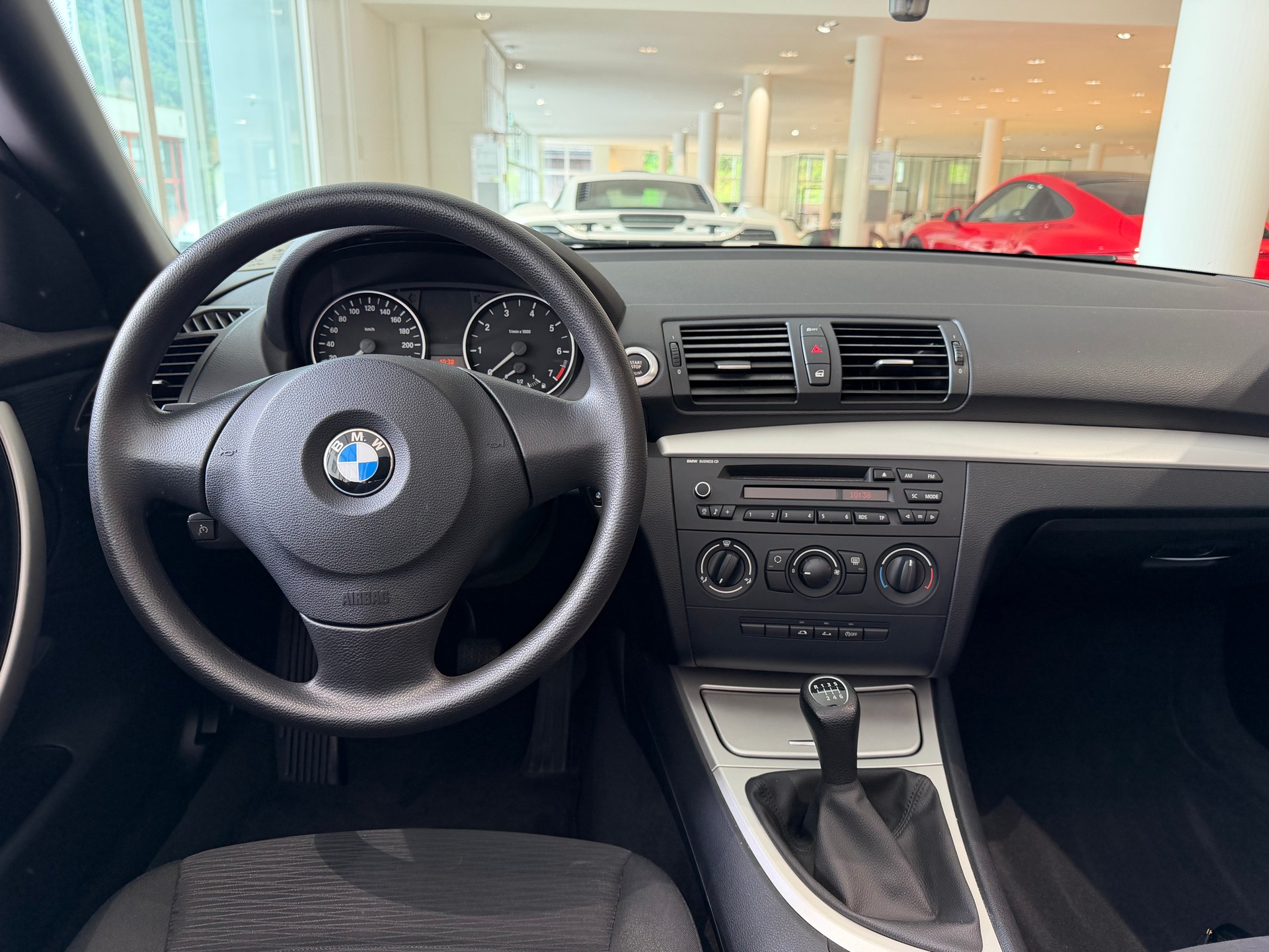 BMW 118i Cabrio-image-14